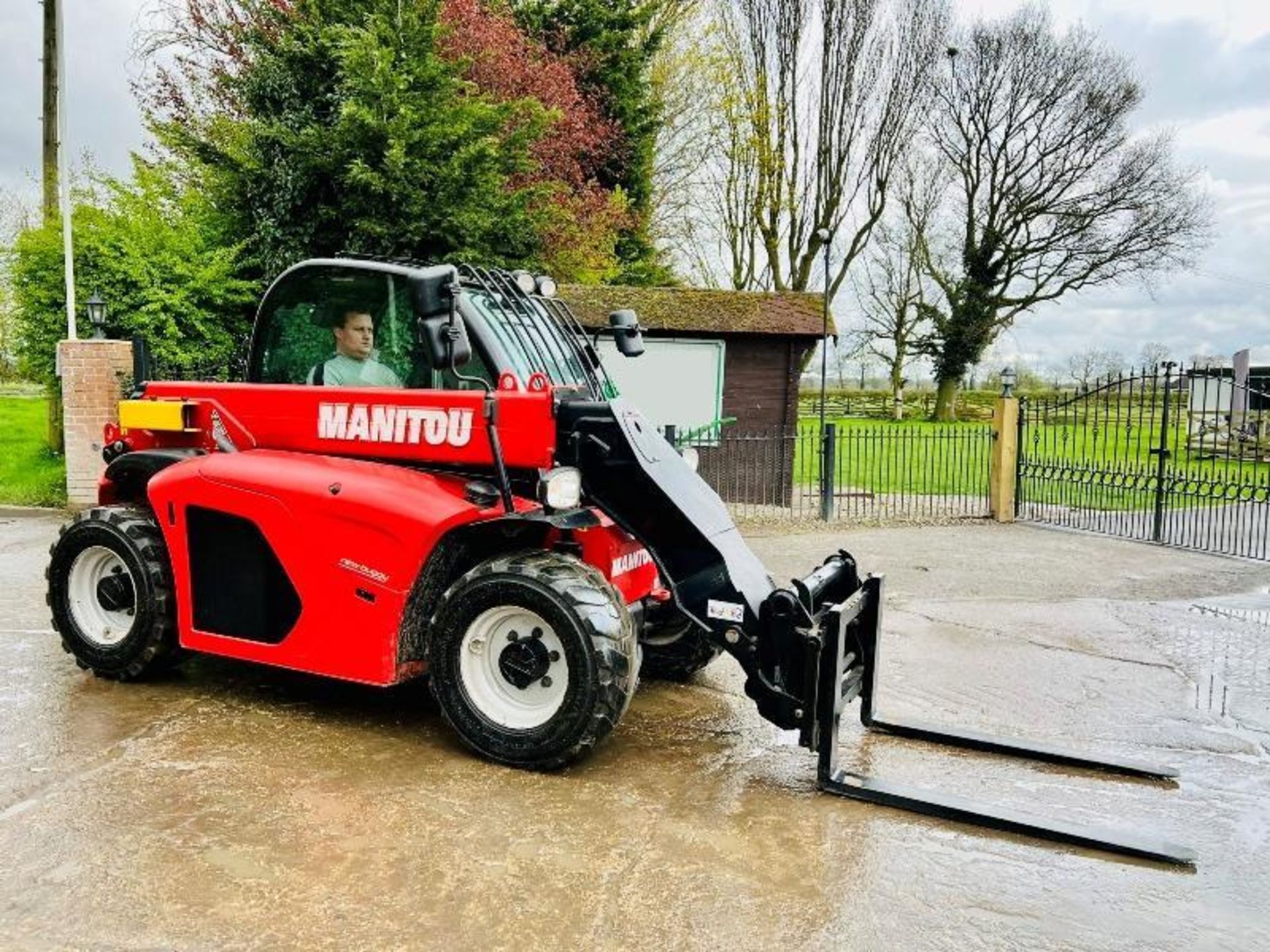 MANITOU MT420 COMFORT TURBO 4WD TELEHANDLER *YEAR 2018* C/W PALLET TINES - Image 15 of 17