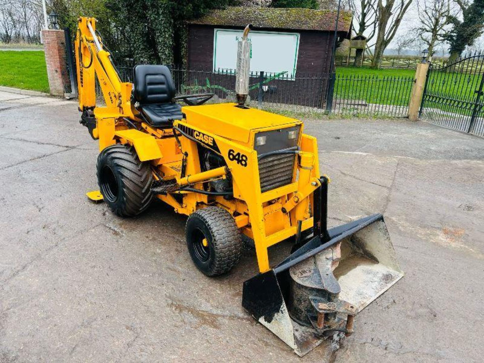 CASE 648 COMPACT BACKHOE DIGGER C/W 2 X BUCKETS - Image 5 of 16