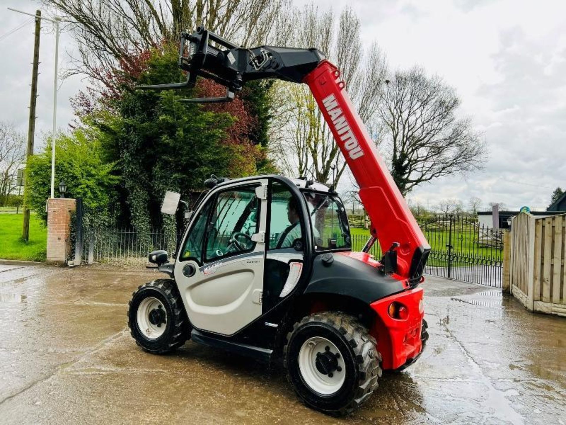 MANITOU MT420 COMFORT TURBO 4WD TELEHANDLER *YEAR 2018* C/W PALLET TINES - Bild 2 aus 17