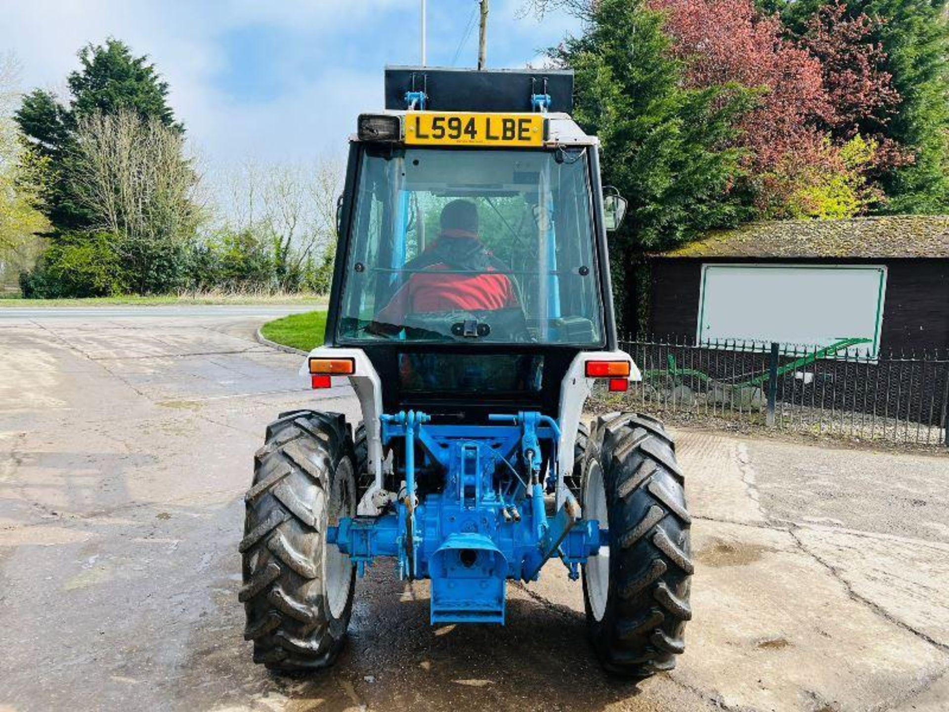 FORD 2120 4WD TRACTOR C/W FRONT LOADER AND BUCKET - Bild 4 aus 18