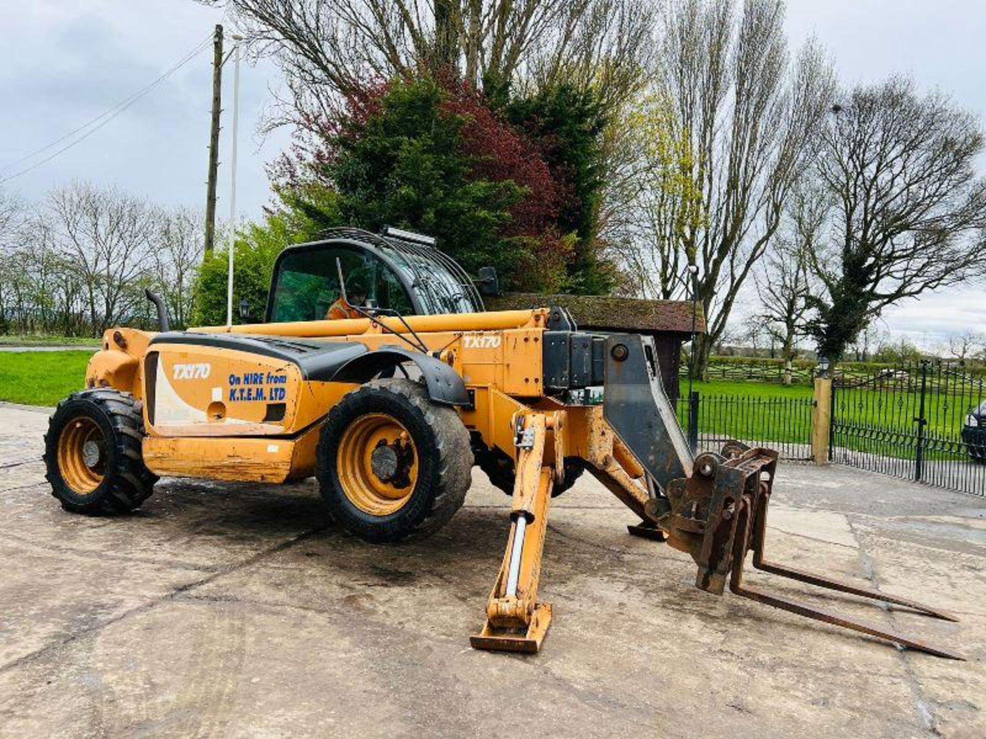 CASE TX170 4WD TELEHANDLER *17 METER REACH* C/W PALLET TINES - Image 7 of 20