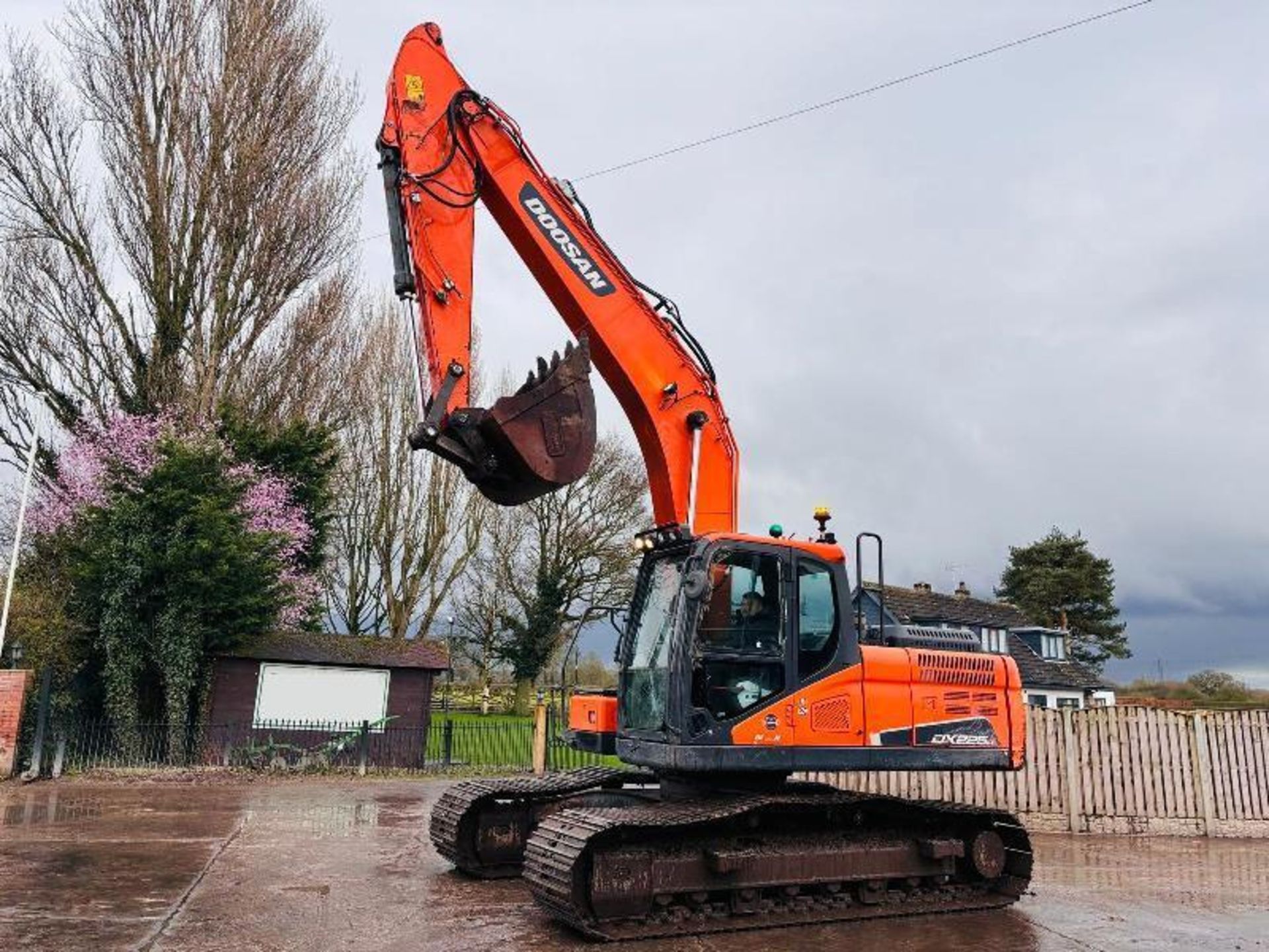 *RESERVE REDUCED* DOOSAN DX225LC-5 TRACKED EXCAVATOR *YEAR 2019* C/W BUCKET - Bild 2 aus 18