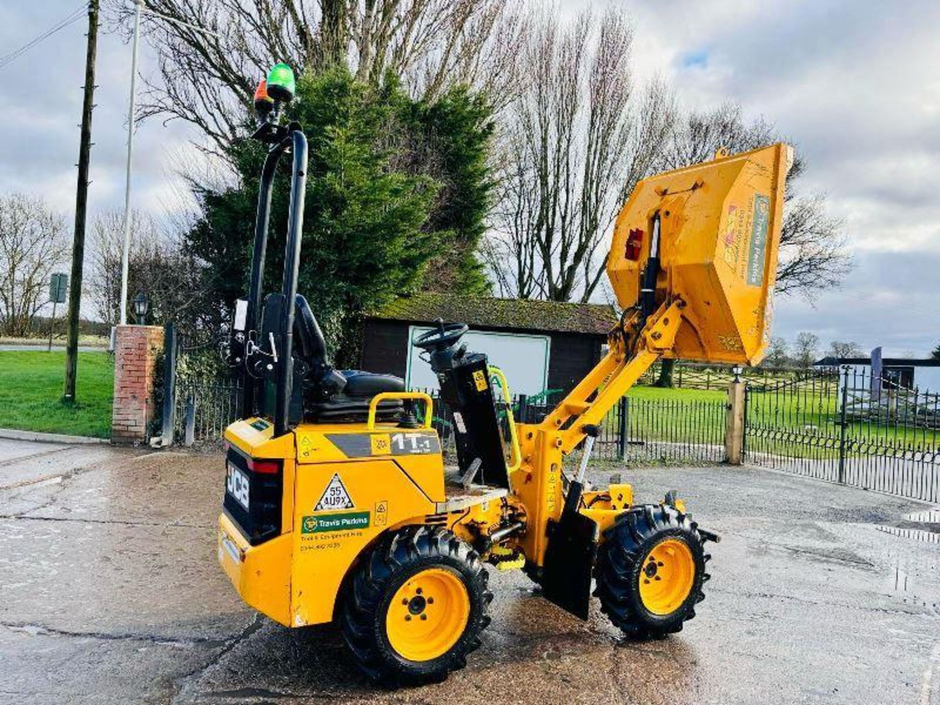 JCB 1T-T HIGH TIP 4WD DUMPER * YEAR 2018, ONLY 762 HOURS* - Image 8 of 17