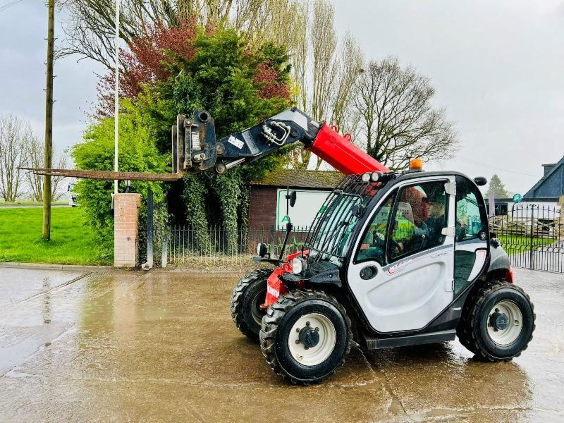 MANITOU MT420 COMFORT TURBO 4WD TELEHANDLER *YEAR 2017, 1772 HOURS* C/W PALLET TINES