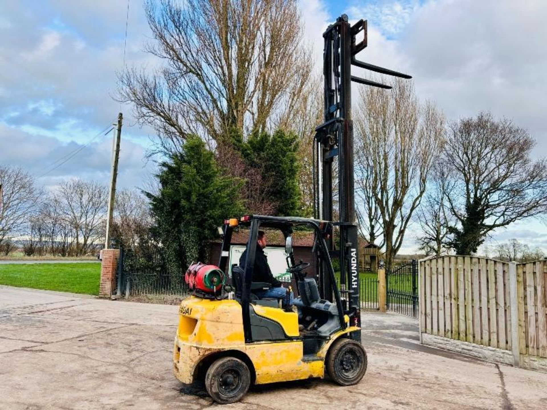 HYUNDAI 25L-7A CONTAINER SPEC FORKLIFT *YEAR 2017* C/W PALLET TINES - Image 5 of 14