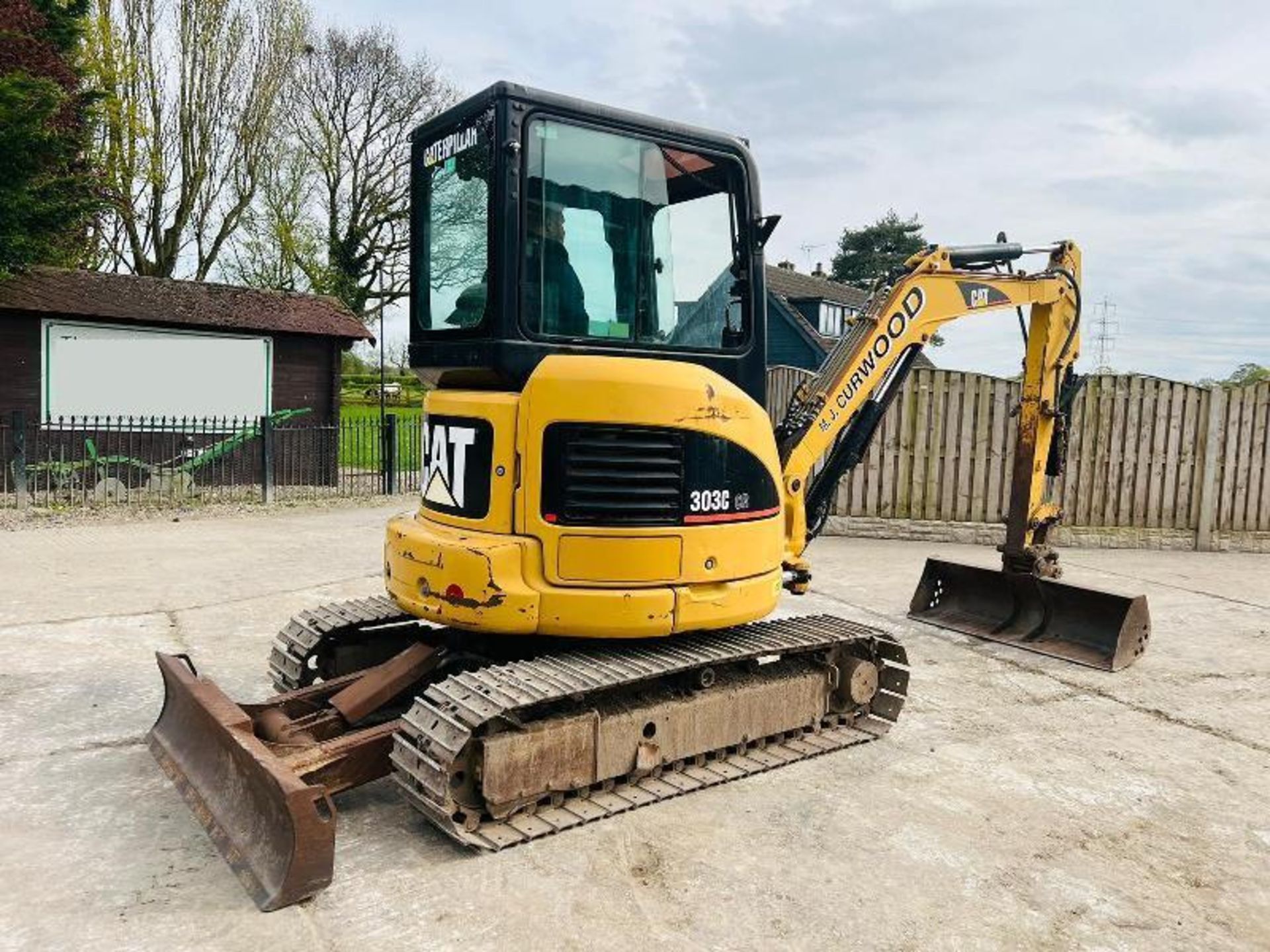 CATERPILLAR 302C TRACKED EXCAVATOR C/W QUICK HITCH & BUCKET  - Image 3 of 17