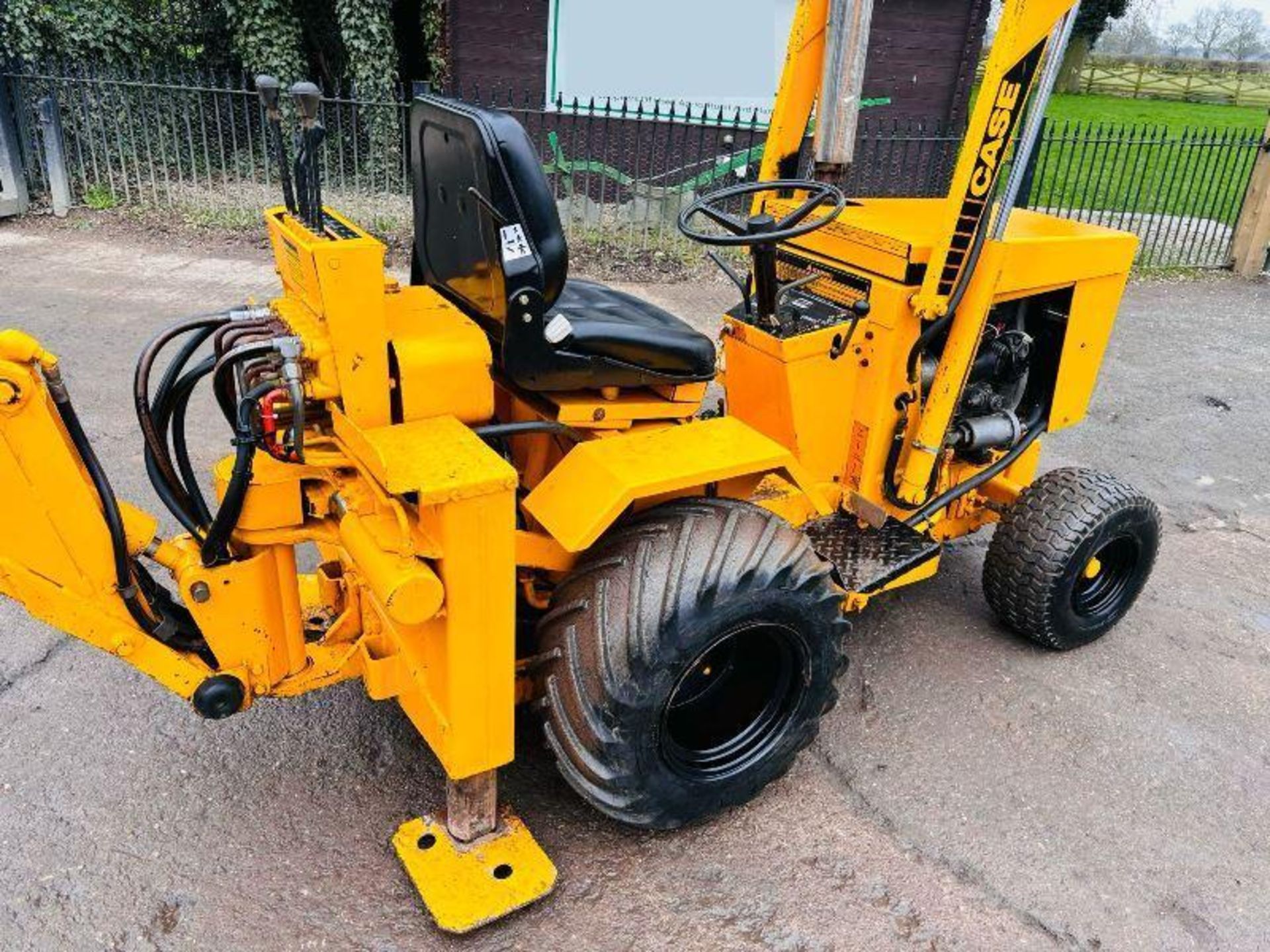 CASE 648 COMPACT BACKHOE DIGGER C/W 2 X BUCKETS - Image 16 of 16