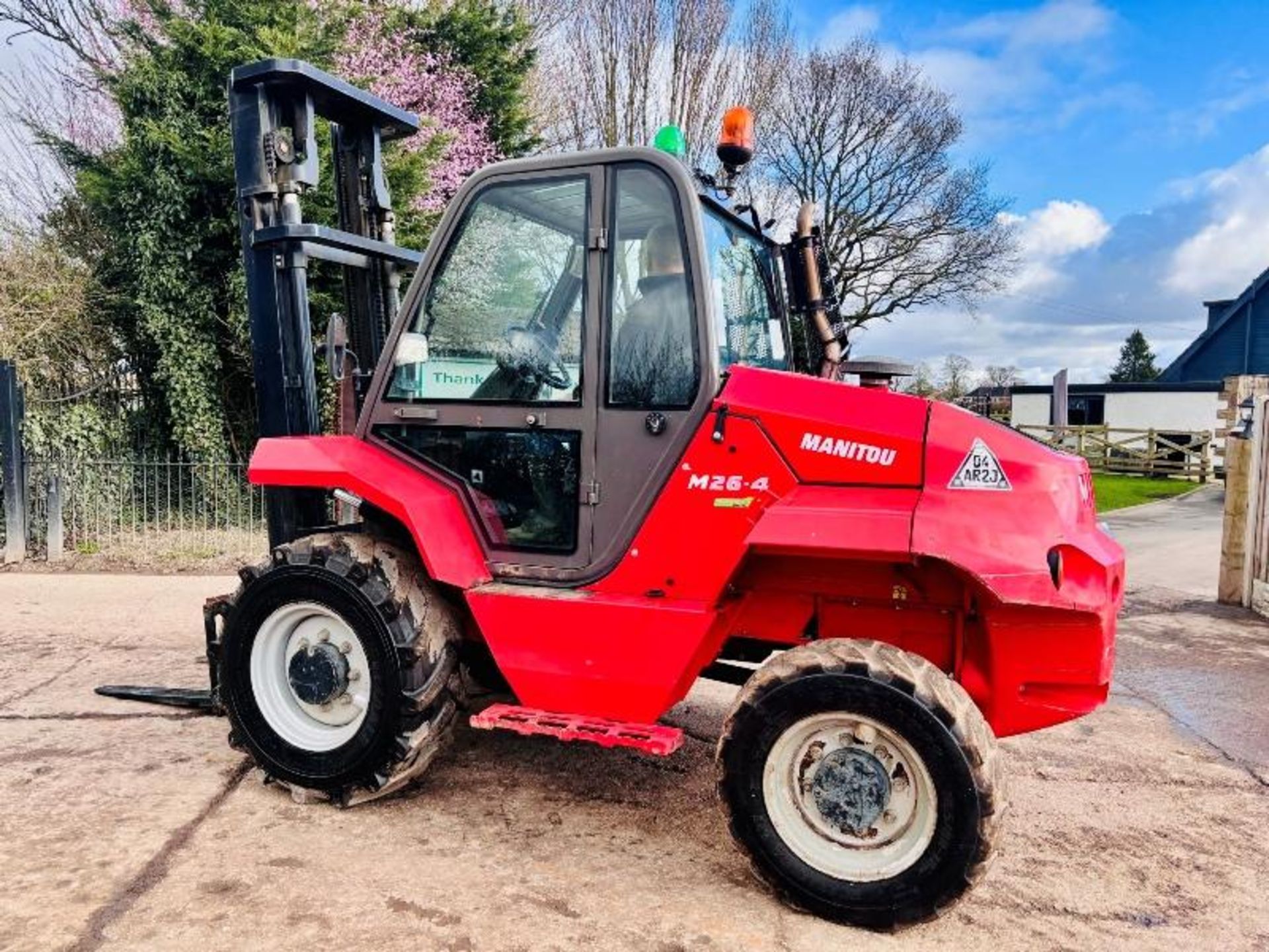 MANITOU M26-4 ROUGH TERRIAN 4WD FORKLIFT *YEAR 2017* C/W PALLET TINES - Image 9 of 16