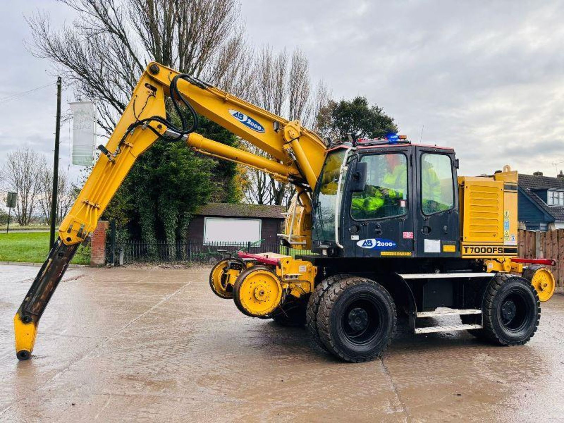 COLMAR T7000FS WHEELED EXCAVATOR C/W TELESCOPIC BOOM & RAILWAY GEAR - Image 3 of 19