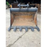 DIGGER BUCKET - 1670B, 480PG, 90 PINS