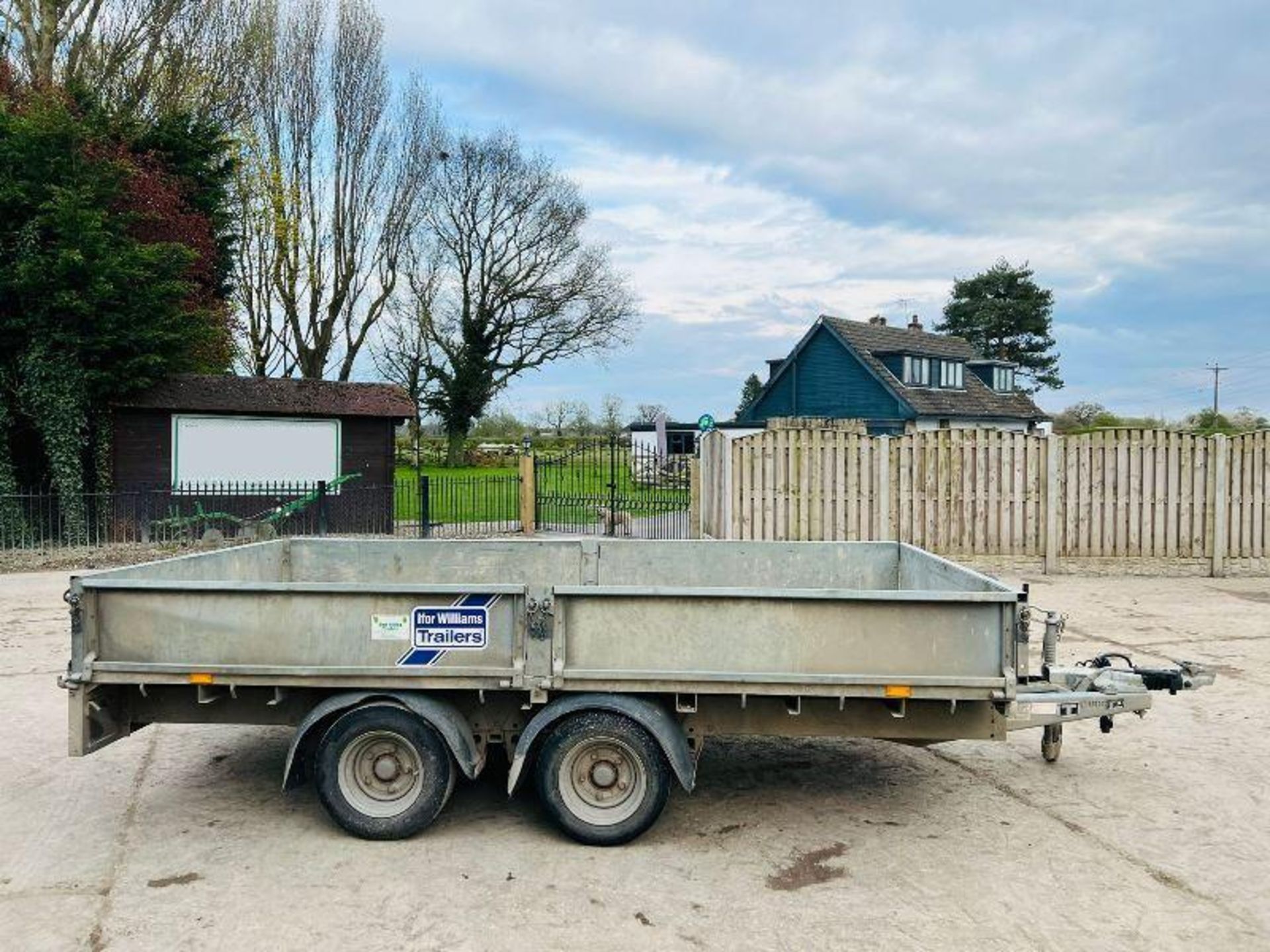 IFOR WILLIAMS TWIN AXLE DROP SIDE TRAILER *YEAR 2020* C/W LOADING RAMPS - Image 9 of 10