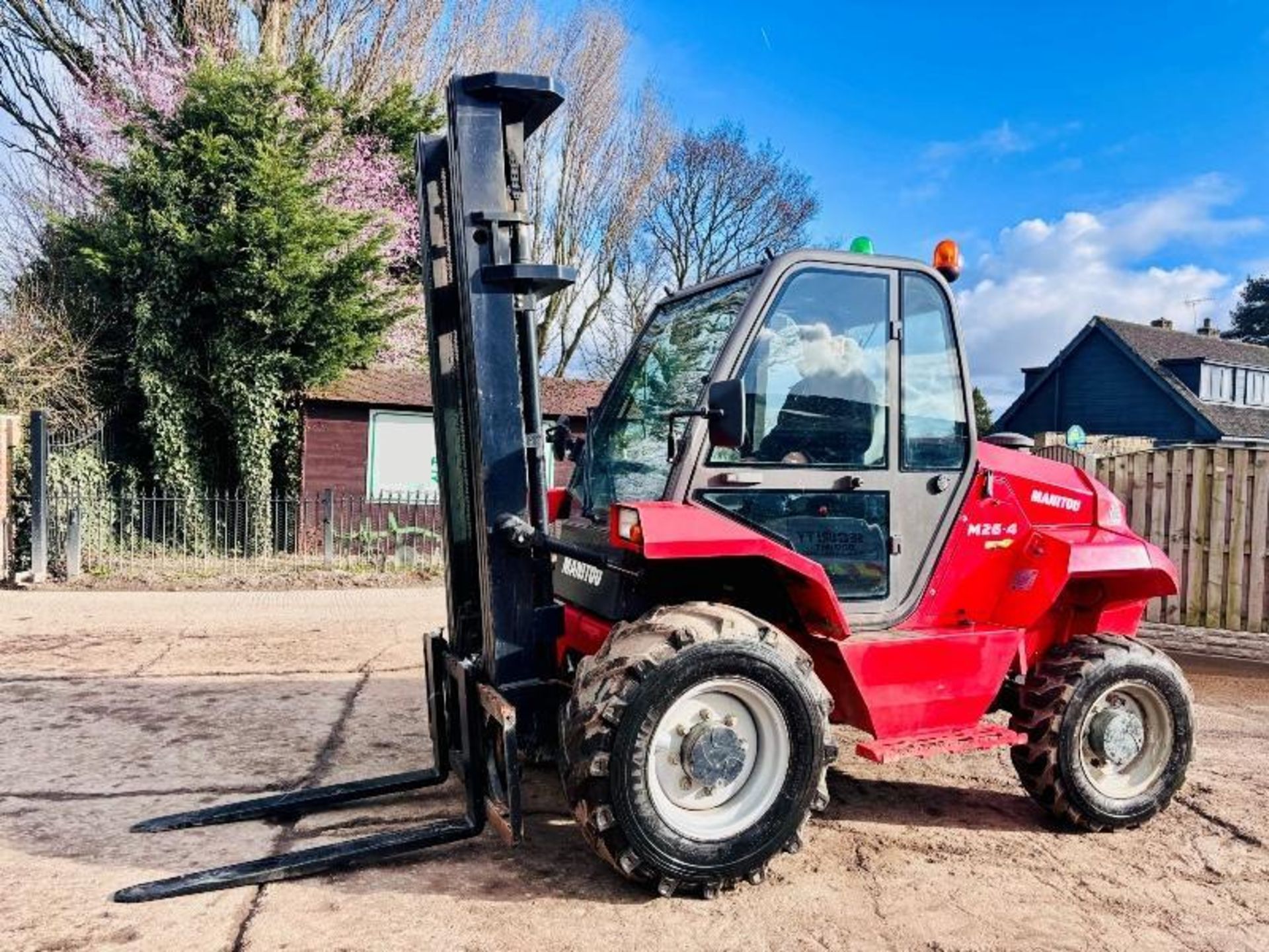 MANITOU M26-4 ROUGH TERRIAN 4WD FORKLIFT *YEAR 2017* C/W PALLET TINES - Image 15 of 16