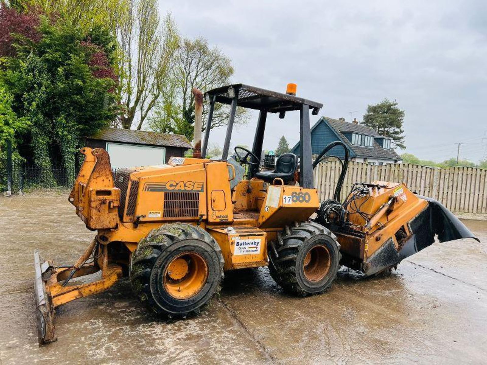 CASE 660 4WD TRENCHER C/W FRONT BLADE & WEIGHTS - Image 2 of 17