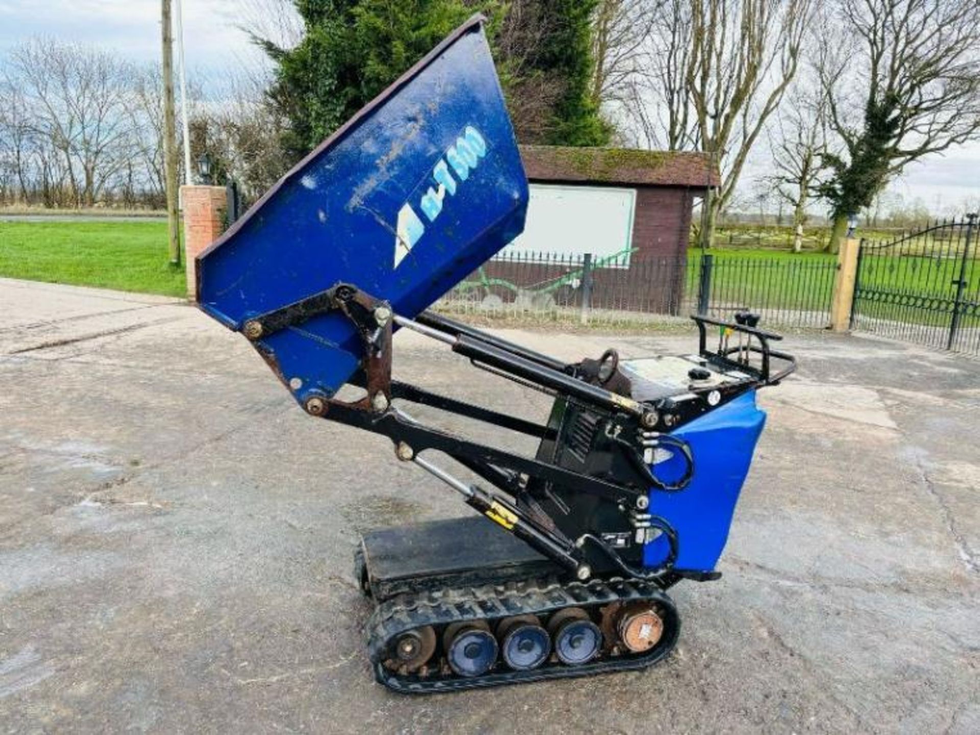 T.C.P HT500 HIGH TIP PEDESTRIAN TRACKED DIESEL DUMPER - Image 12 of 14