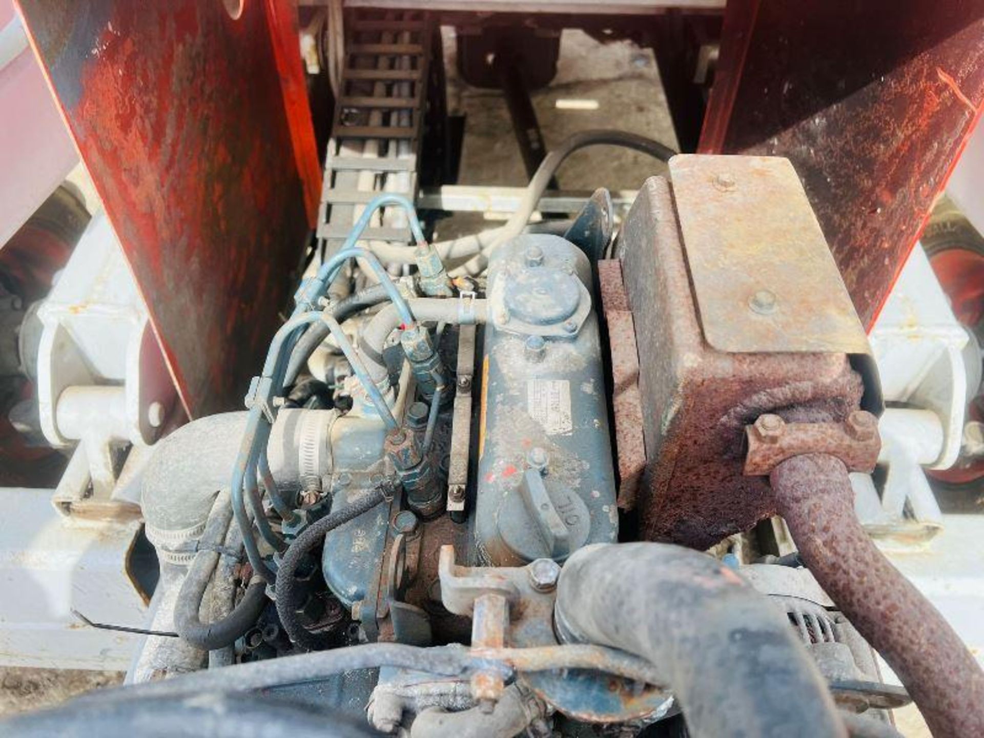 SKYJACK 4WD SCISSOR LIFT C/W KUBOTA ENGINE - Image 14 of 16