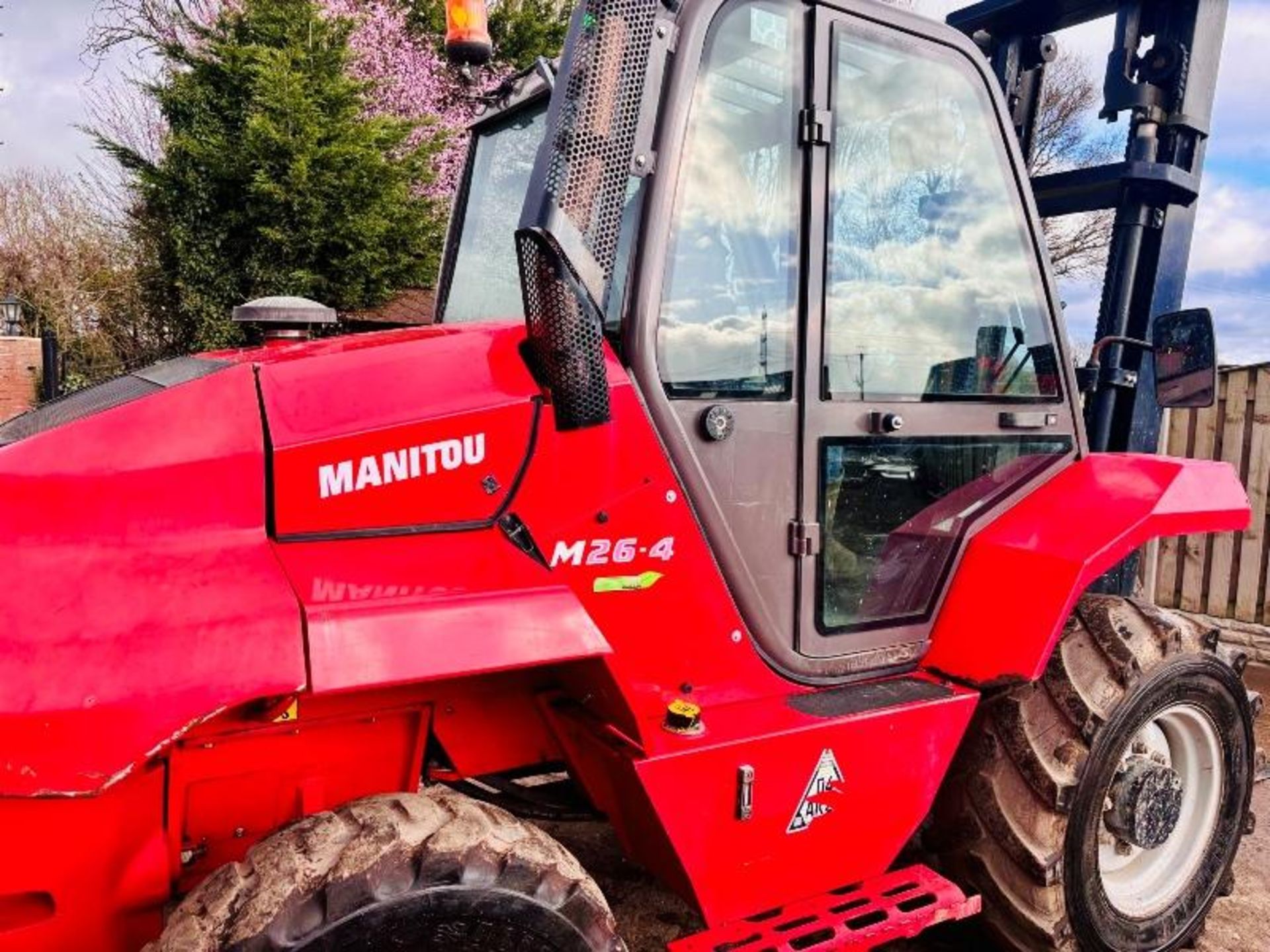 MANITOU M26-4 ROUGH TERRIAN 4WD FORKLIFT *YEAR 2017* C/W PALLET TINES - Image 5 of 16