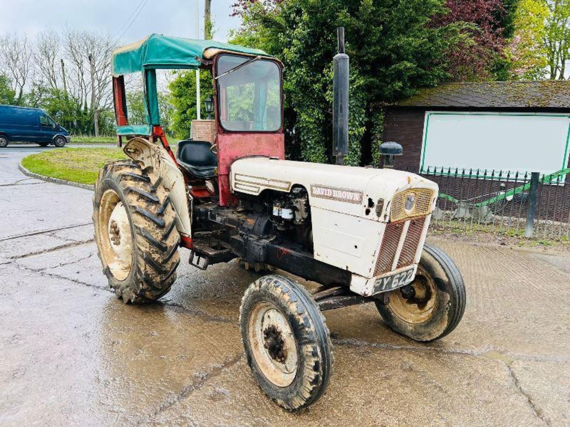 DAVID BROWN 780 TRACTOR *ONE OWNER FROM NEW* C/W ORIGINAL HANDBOOK FROM NEW - Image 12 of 13