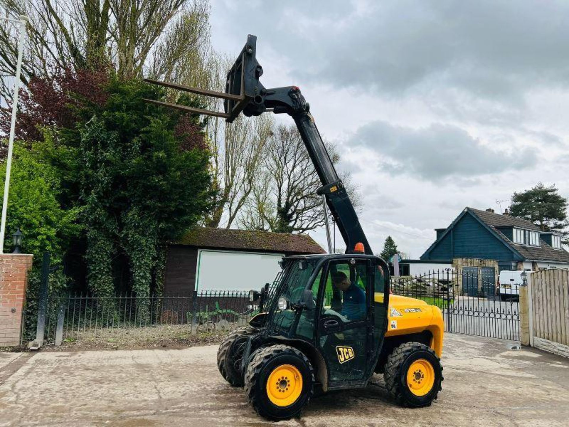 JCB 515-40 4WD TELEHANDLER C/W PALLET TINES - Image 2 of 20