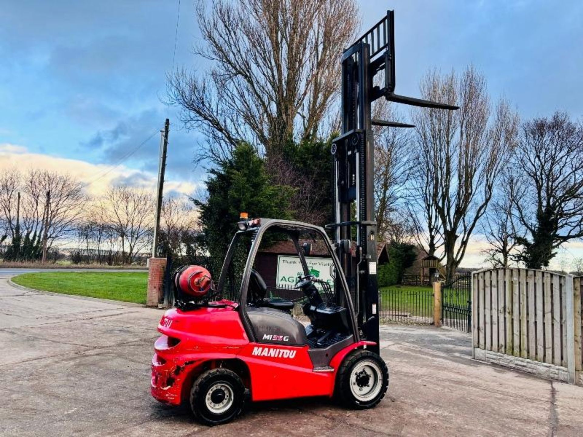 MANITOU MI35G CONTAINER SPEC FORKLIFT *YEAR 2016, 2070 HOURS* C/W SIDE SHIFT - Image 6 of 18