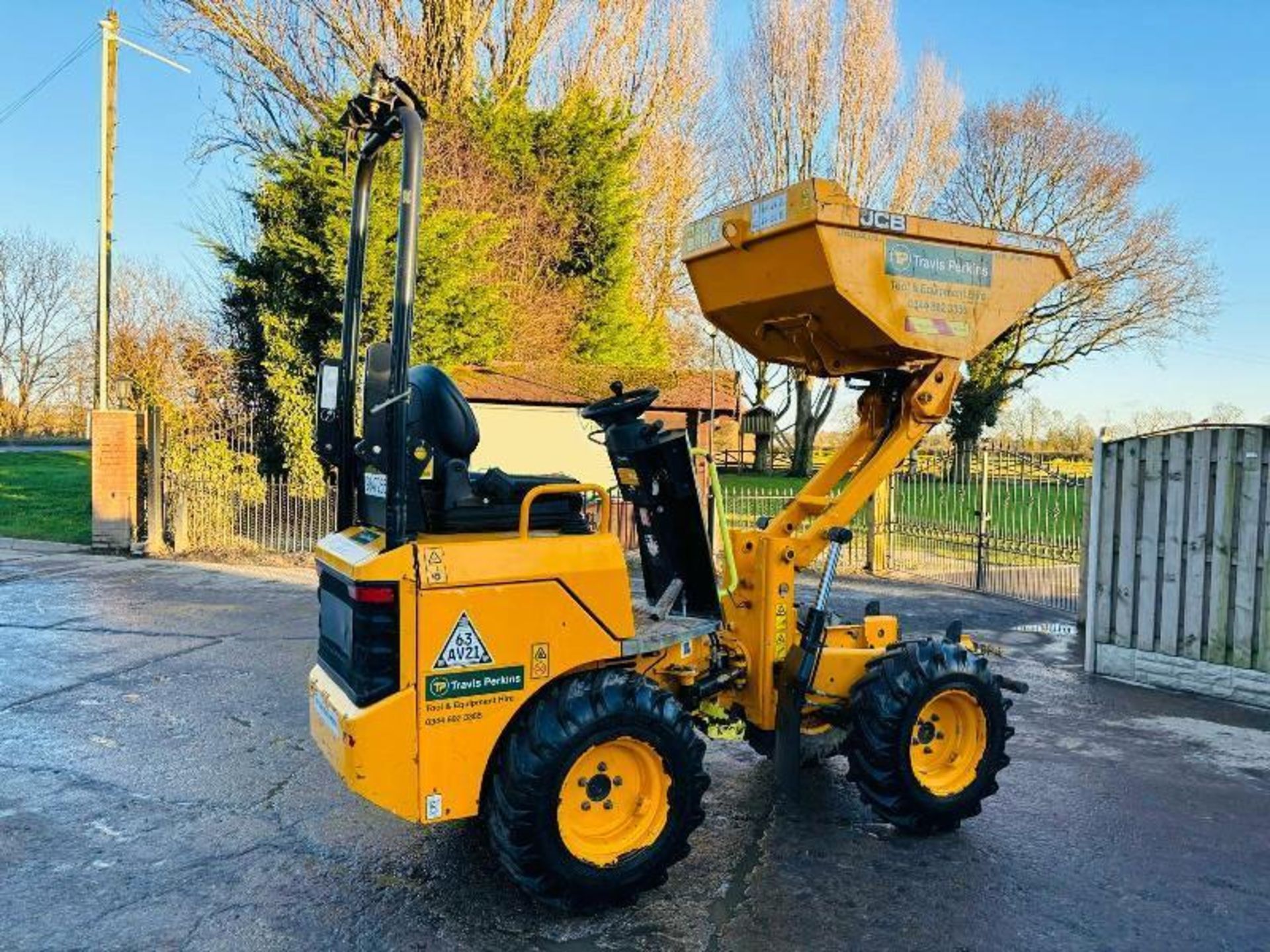 JCB 1T-T HIGH TIP 4WD DUMPER * YEAR 2018, ONLY 718 HOURS* - Image 13 of 15