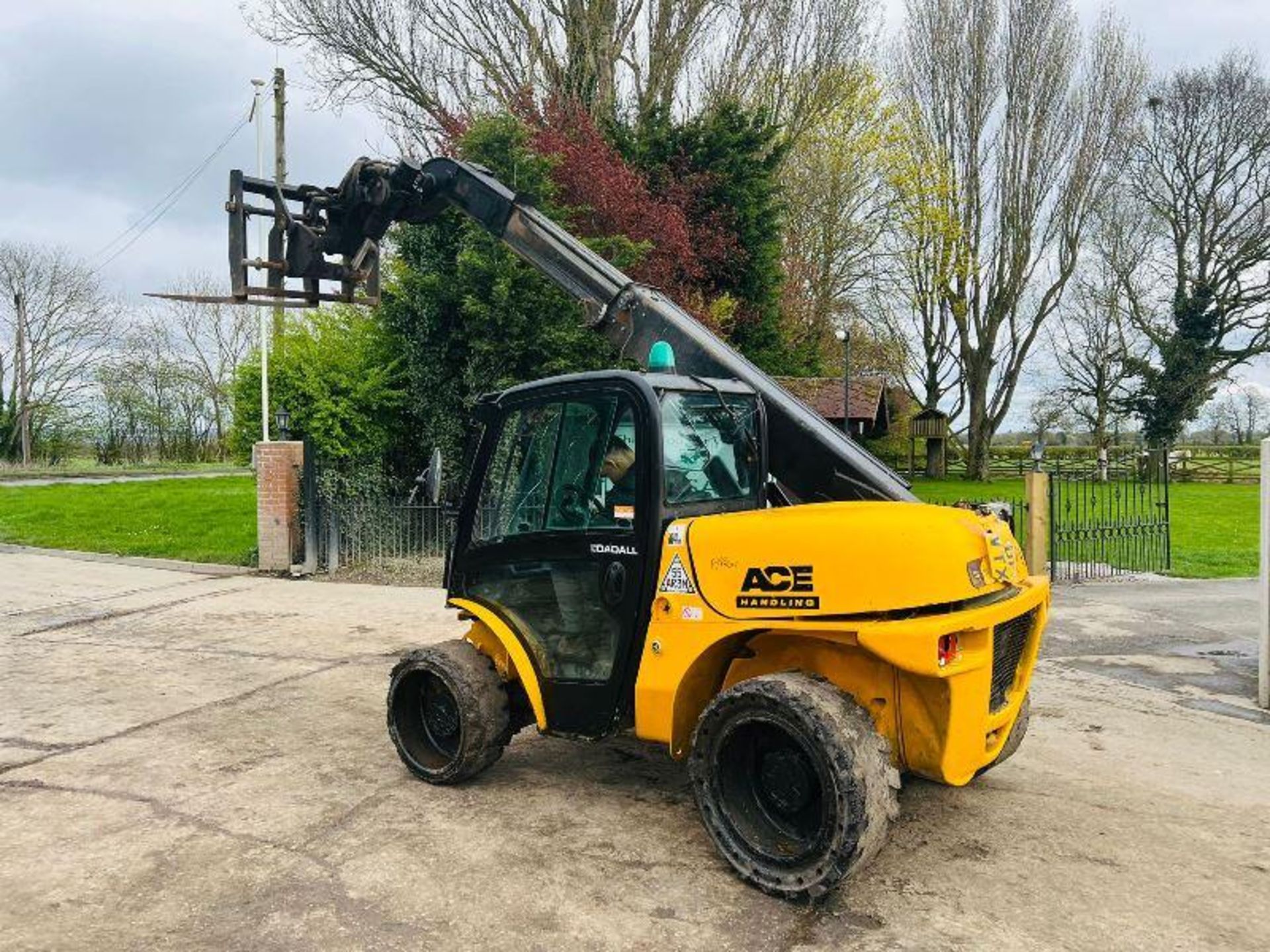 JCB 520-40 4WD TELEHANDLER *YEAR 2017* C/W PALLET TINES - Image 11 of 18