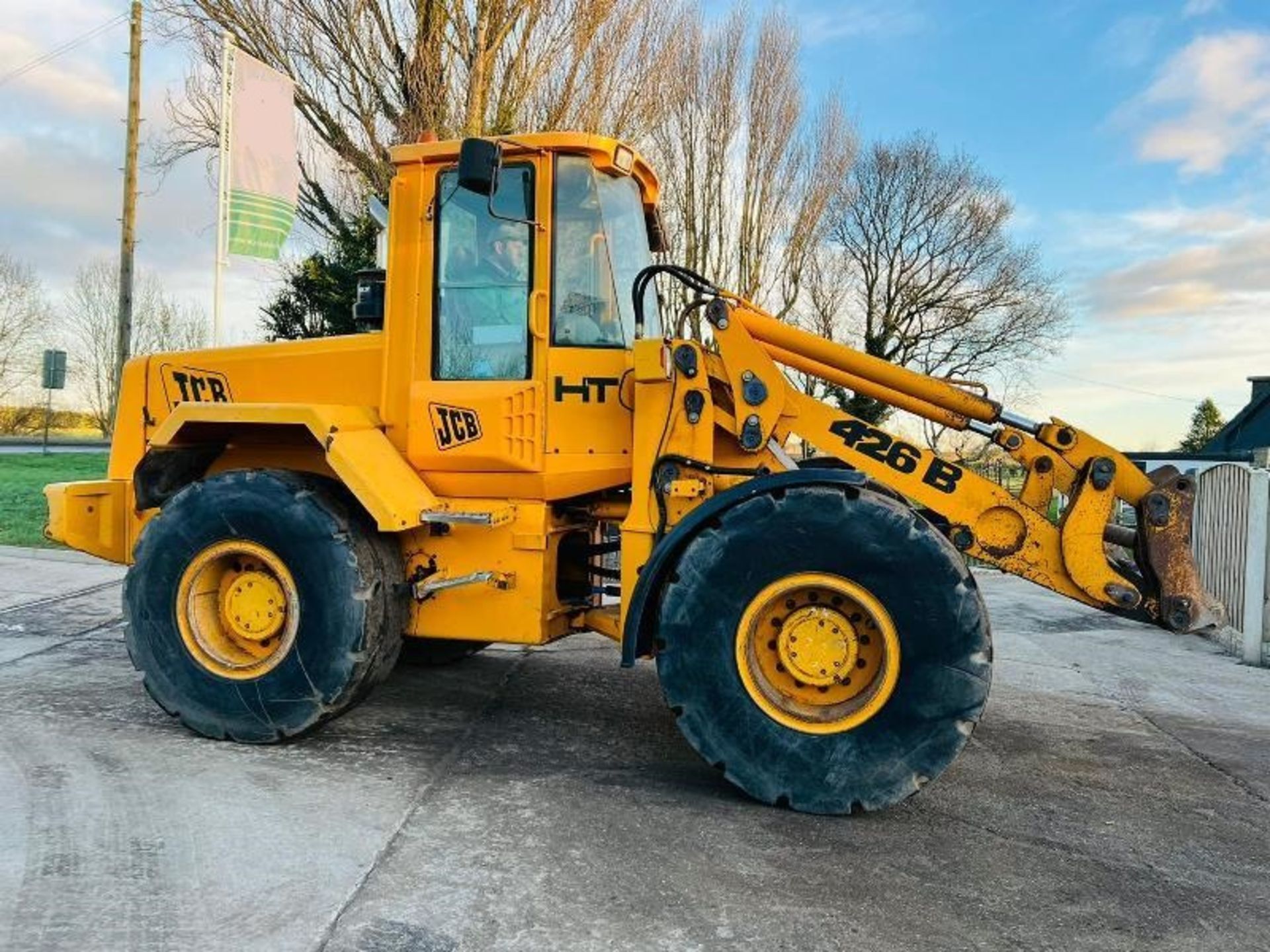 JCB 426B 4WD LOADING SHOVEL C/W JOYSTICK CONTROL