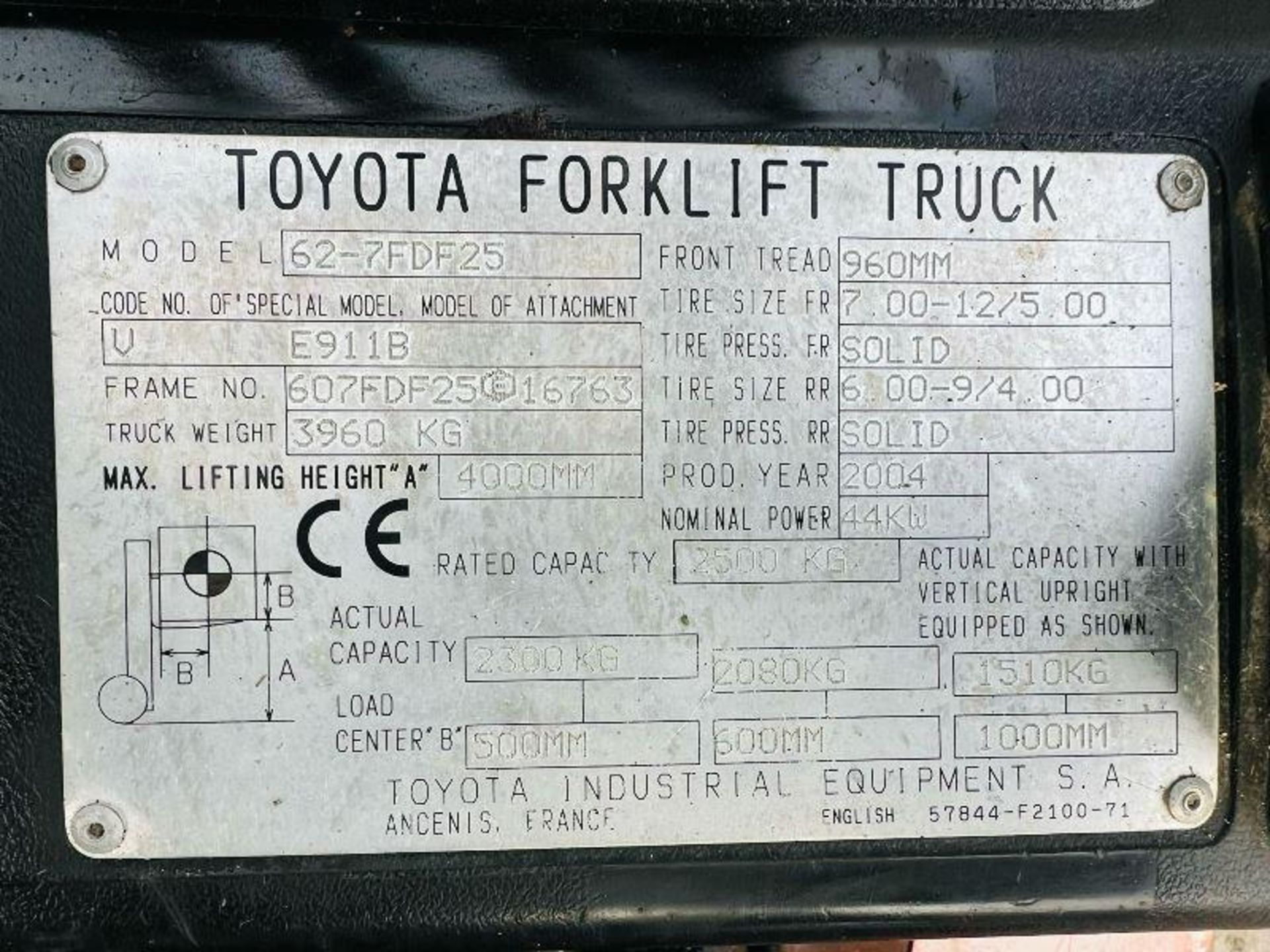 TOYOTA 25 DIESEL FORKLIFT C/W PALLET TINES - Image 7 of 12