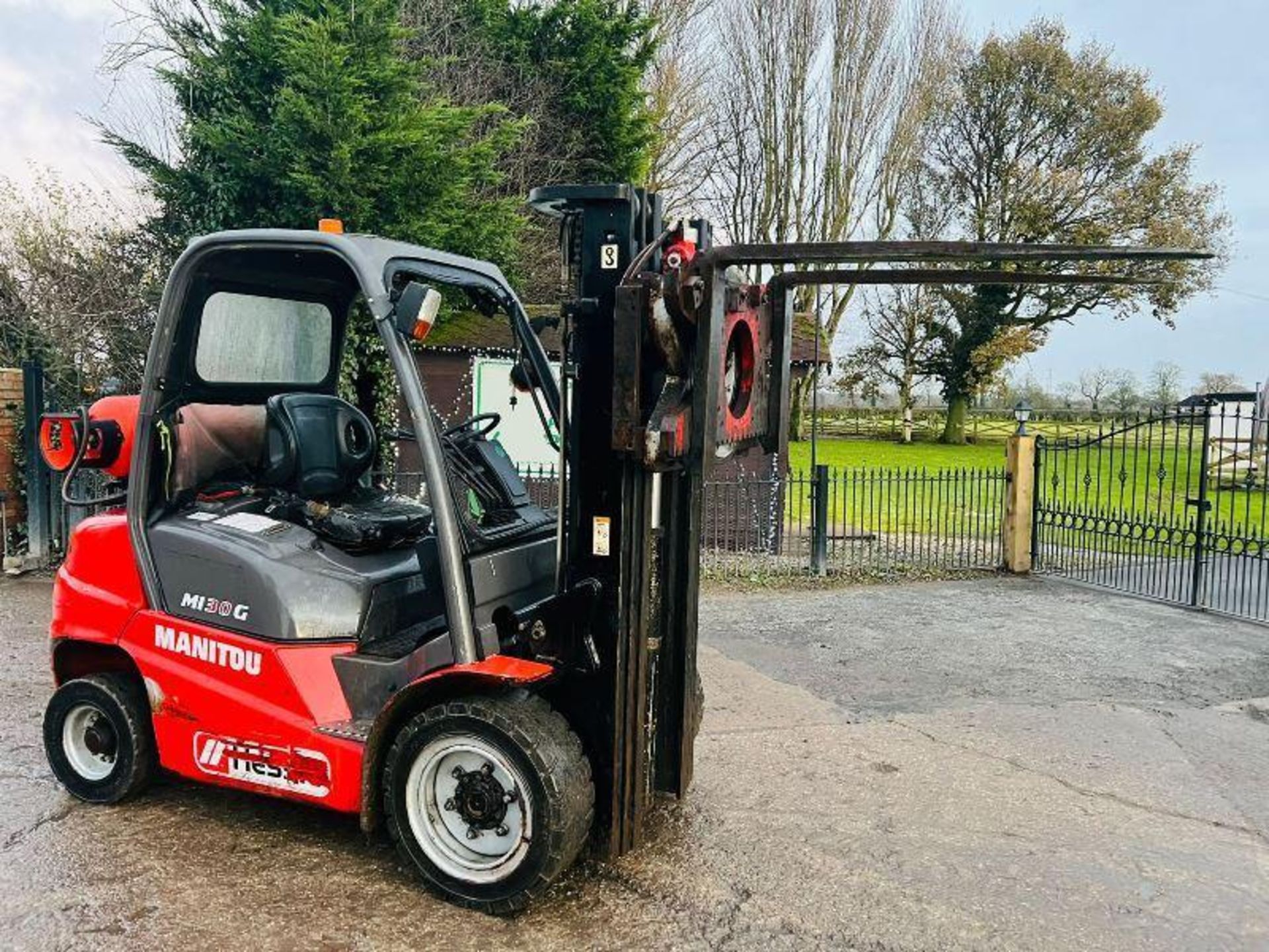 MANITOU MI30G CONTAINER SPEC FORKLIFT *YEAR 2013* C/W HYDRAULIC TURN TABLE. - Image 12 of 14