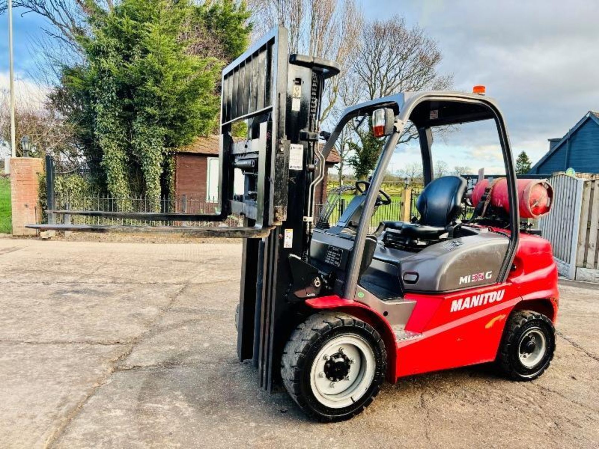 MANITOU MI35G CONTAINER SPEC FORKLIFT *YEAR 2016, 2070 HOURS* C/W SIDE SHIFT - Image 2 of 18