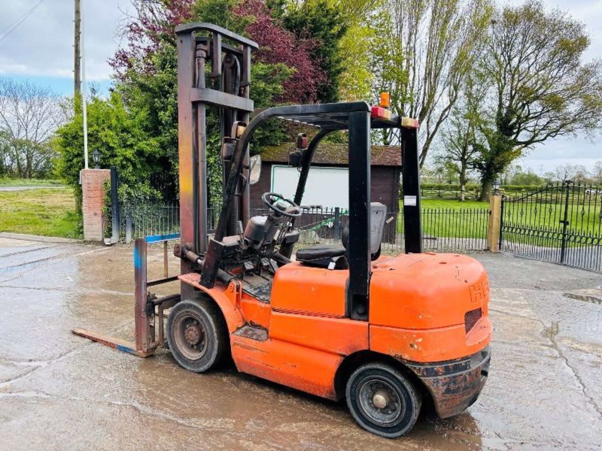 HELI HFD25 DIESEL FORKLIFT C/W PALLET TINES & SIDE SHIFT  - Image 6 of 18