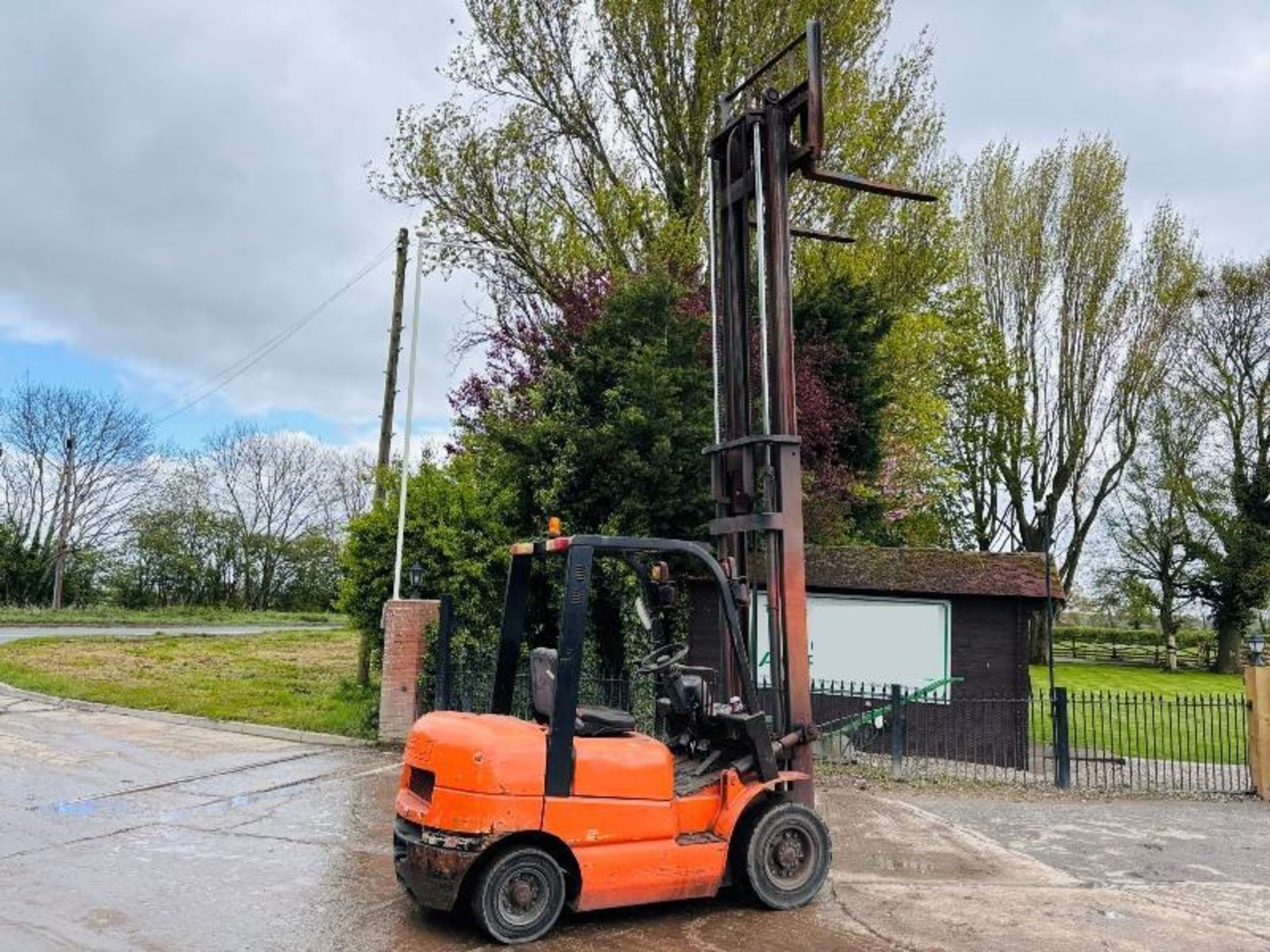 HELI HFD25 DIESEL FORKLIFT C/W PALLET TINES & SIDE SHIFT  - Image 17 of 18