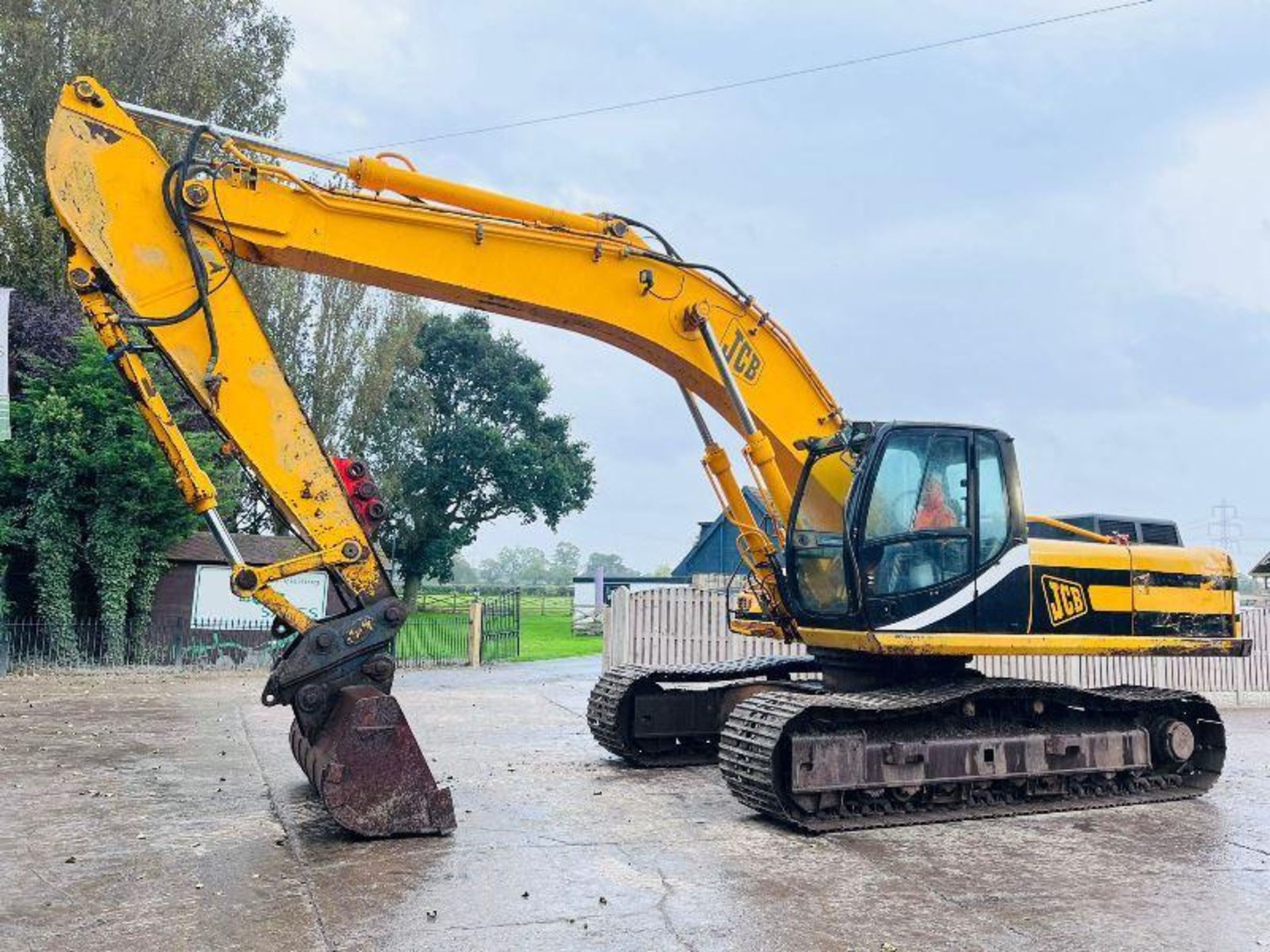 JCB JS330 TRACKED EXCAVATOR C/W QUICK HITCH AND BUCKET - Image 15 of 16