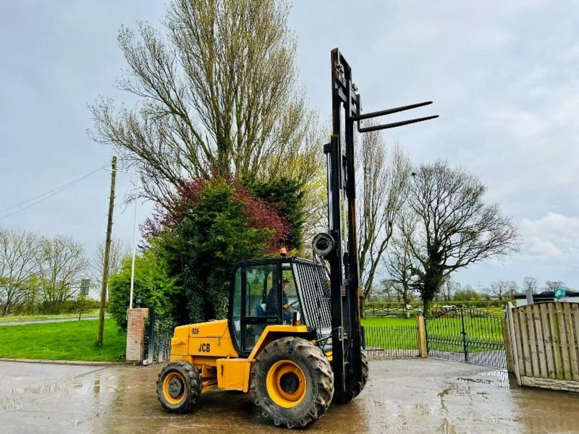 JCB 926 ROUGH TERRIAN 4WD FORKLIFT C/W PALLET TINES - Image 13 of 16