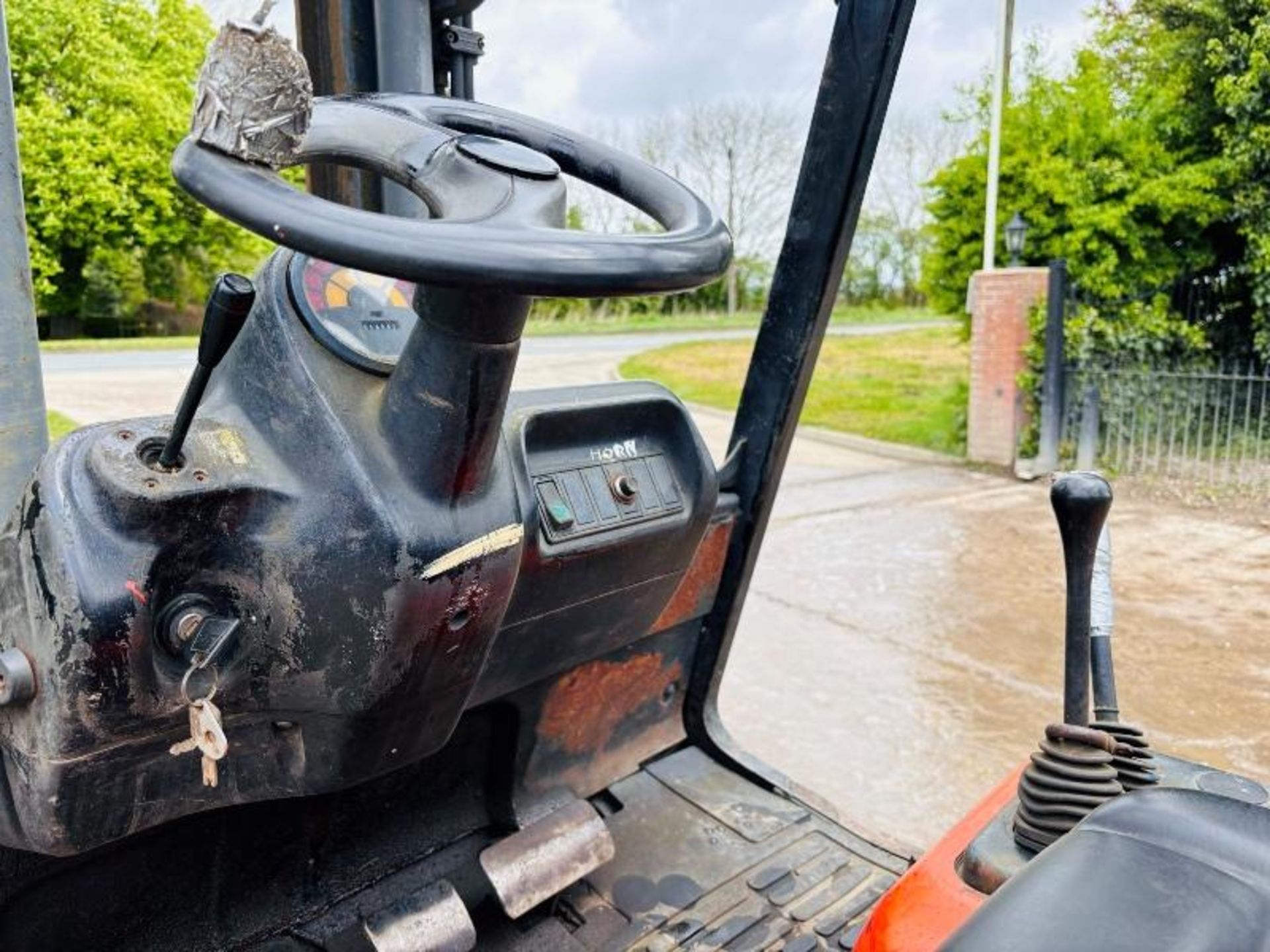 LINDE H30D DIESEL FORKLIFT C/W SIDE SHIFT & PERKINS ENGINE - Image 8 of 13