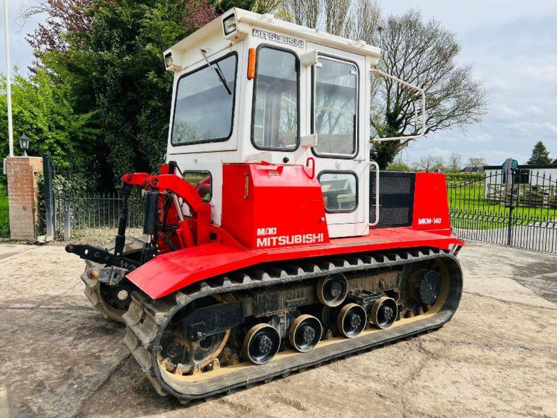 MITSUBISHI MT-140 TRACKED TRACTOR *3971 HOURS* C/W FRONT LINKAGE - Image 14 of 19