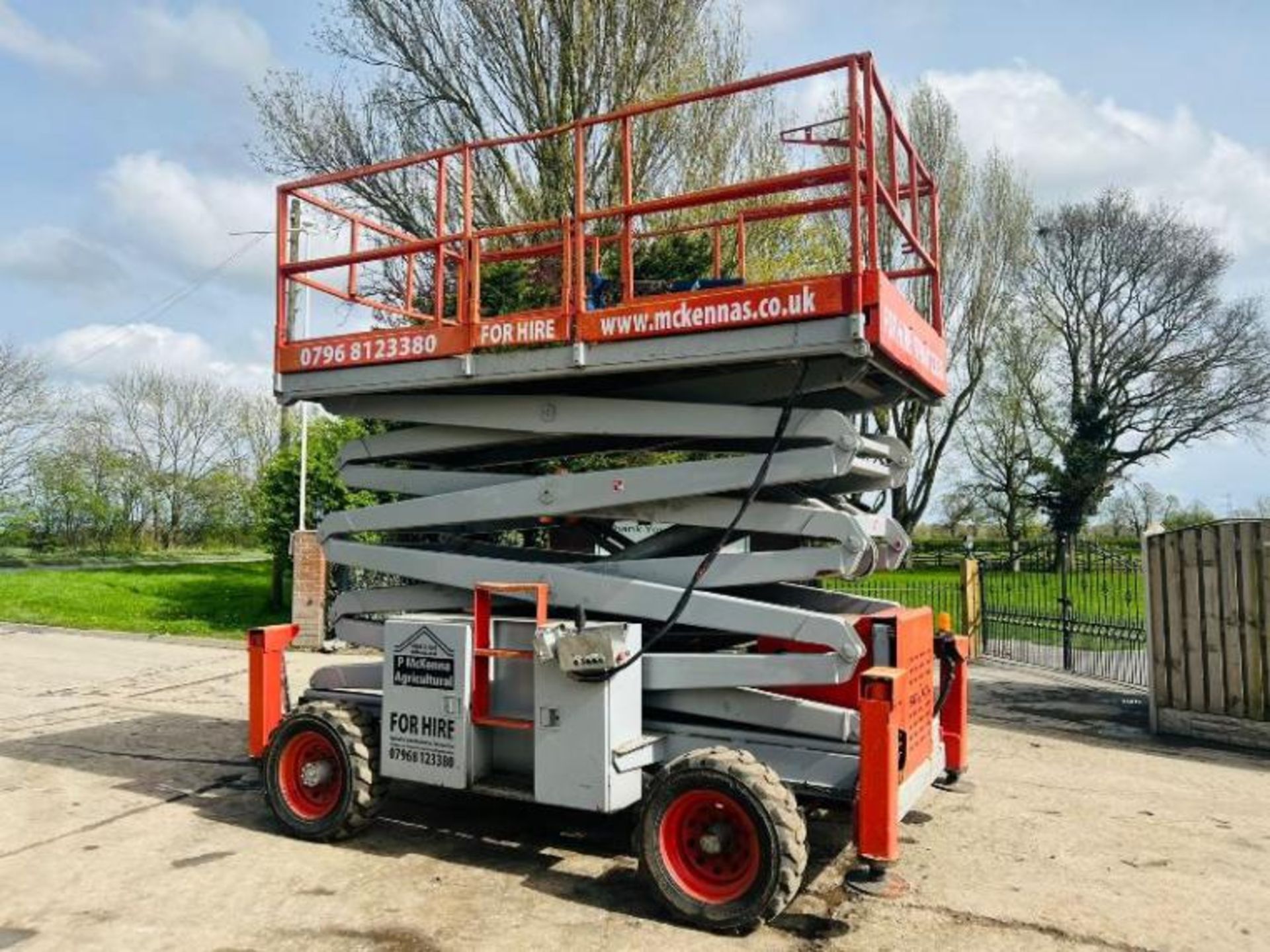 SKYJACK 4WD SCISSOR LIFT C/W KUBOTA ENGINE - Bild 12 aus 16