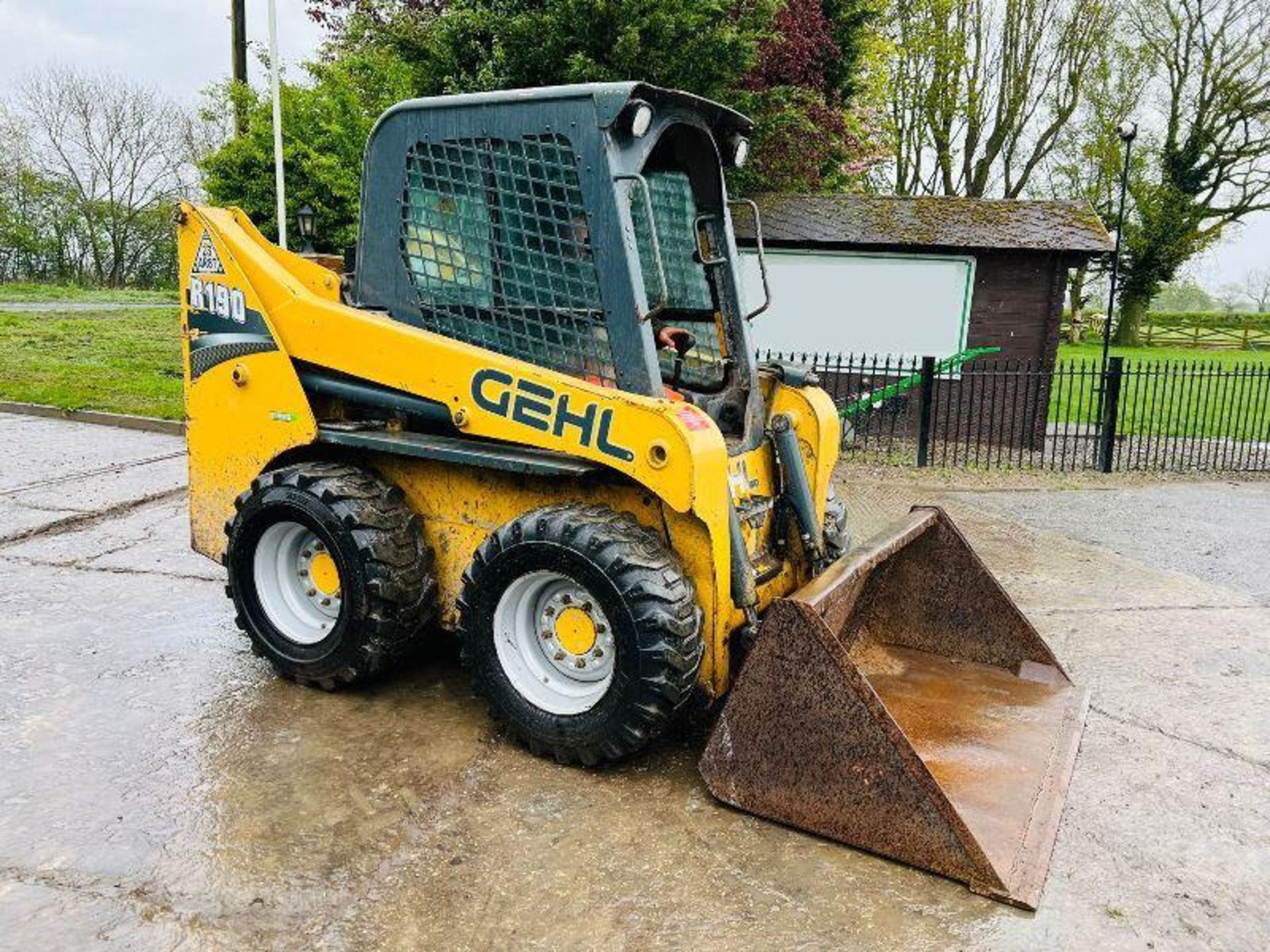 GEHL R190 4WD SKIDSTEER *YEAR 2017, 2875HOURS * C/W BUCKET