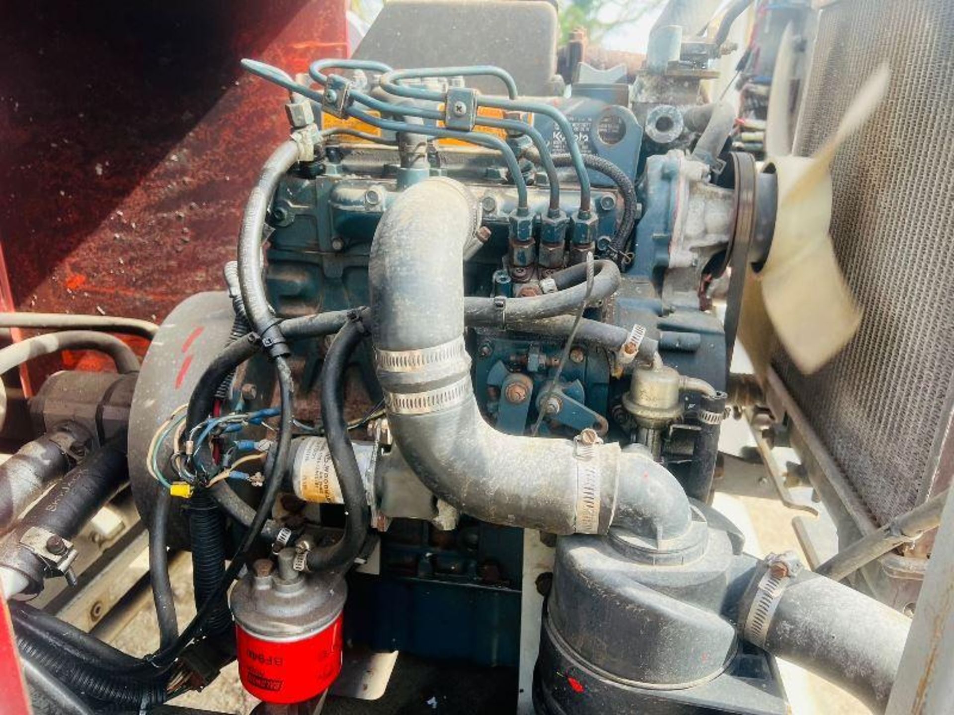 SKYJACK 4WD SCISSOR LIFT C/W KUBOTA ENGINE - Image 8 of 16