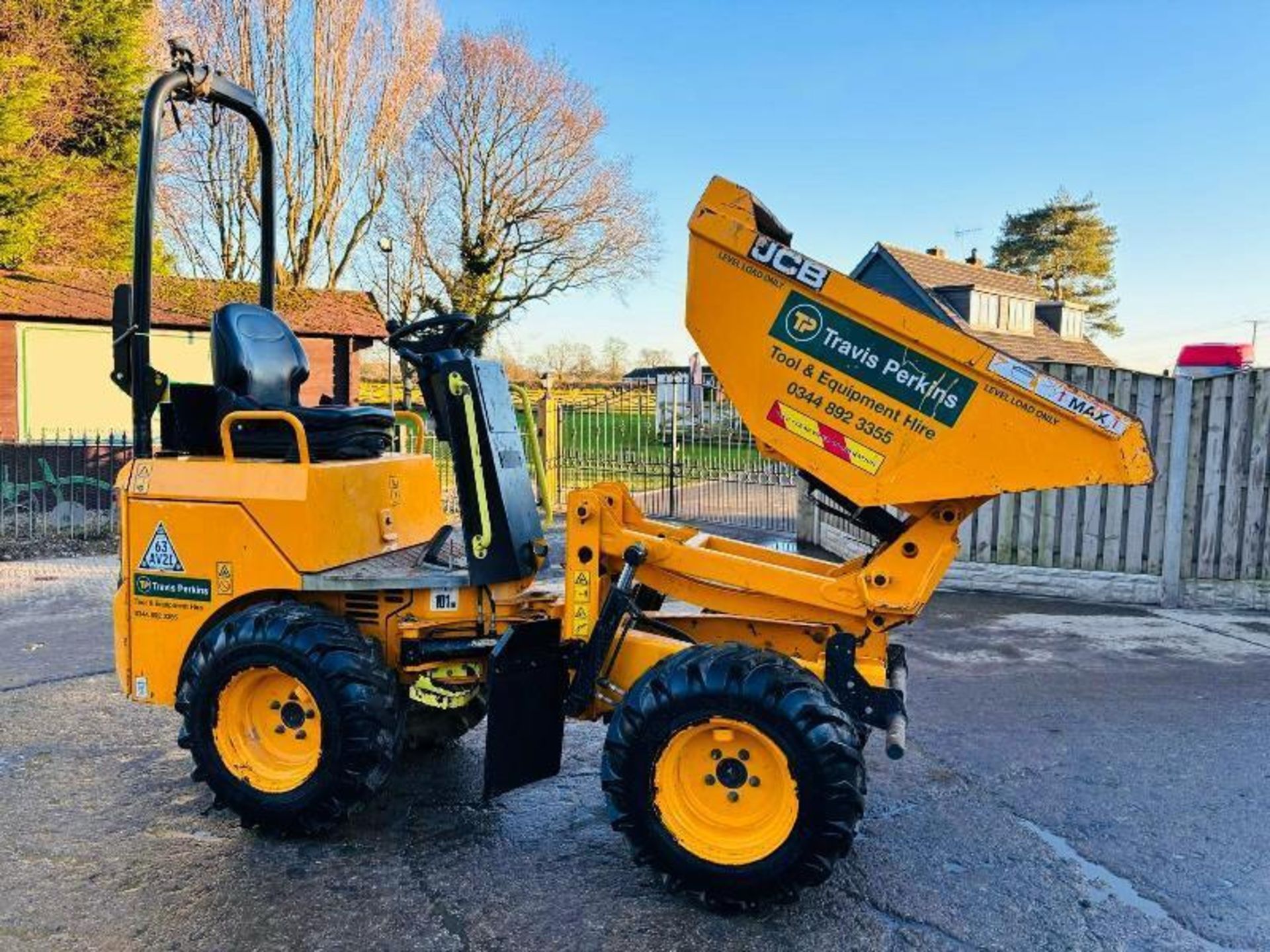 JCB 1T-T HIGH TIP 4WD DUMPER * YEAR 2018, ONLY 718 HOURS* - Image 4 of 15