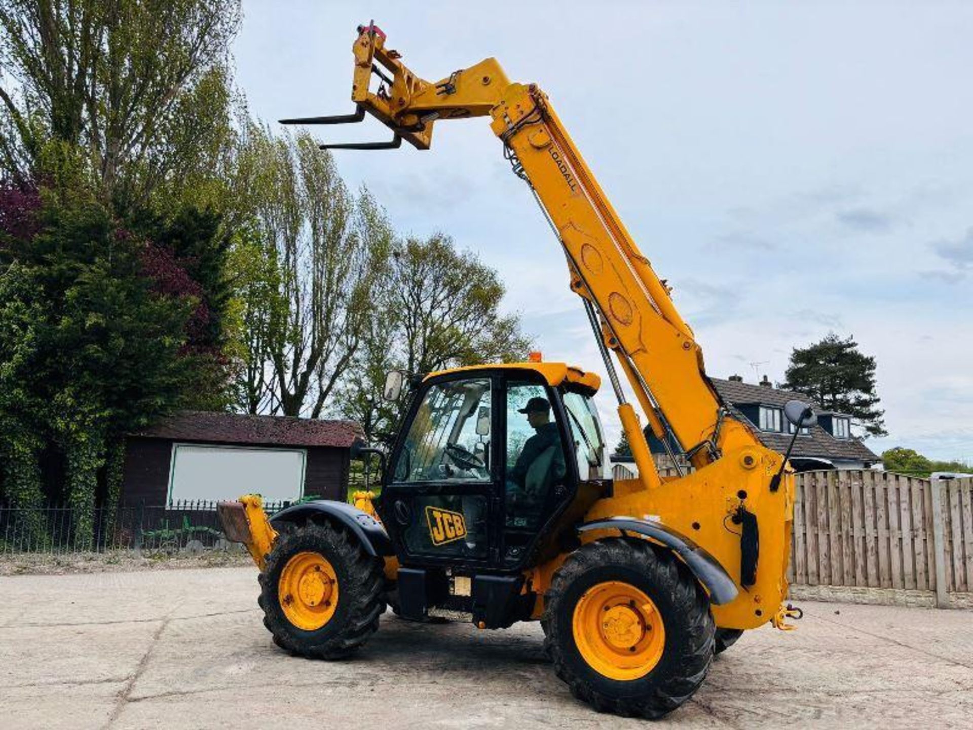 JCB 533-105 4WD TELEHANDLER *10.5 METER REACH* C/W PALLET TINES  - Image 4 of 17