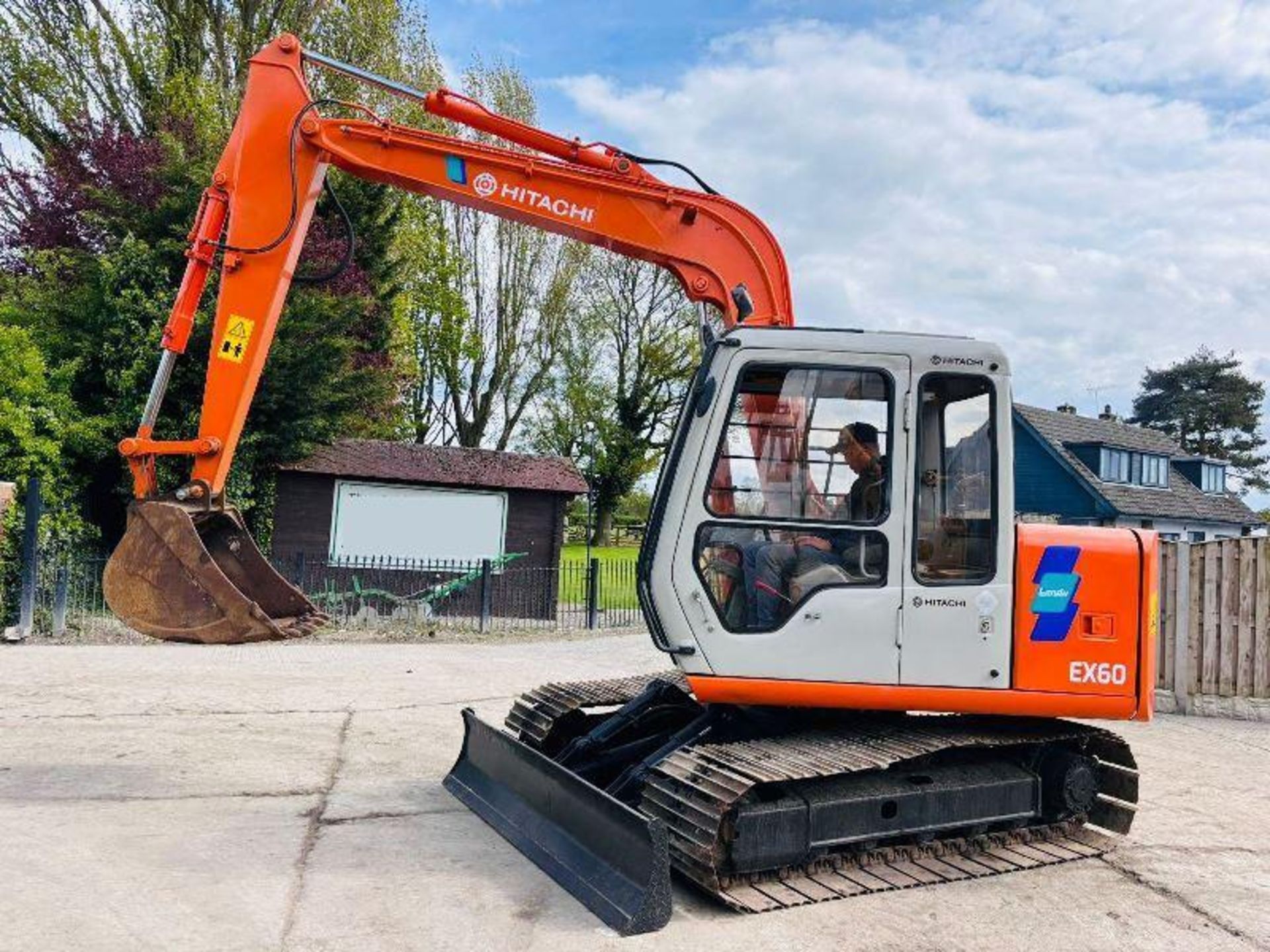 HITACHI EX60-2 TRACKED EXCAVATOR C/W FRONT BLADE  - Image 15 of 17