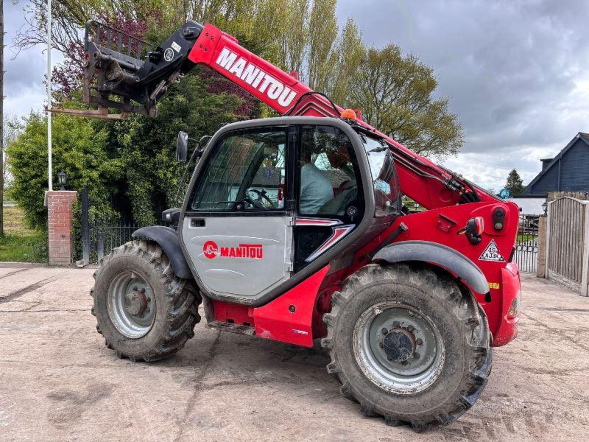 MANITOU MT732 4WD TELEHANDLER *YEAR 2014* C/W PALLET TINES  - Image 10 of 19