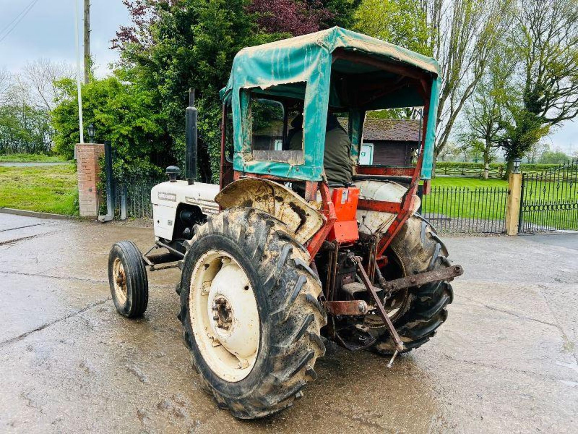 DAVID BROWN 780 TRACTOR *ONE OWNER FROM NEW* C/W ORIGINAL HANDBOOK FROM NEW - Image 7 of 13