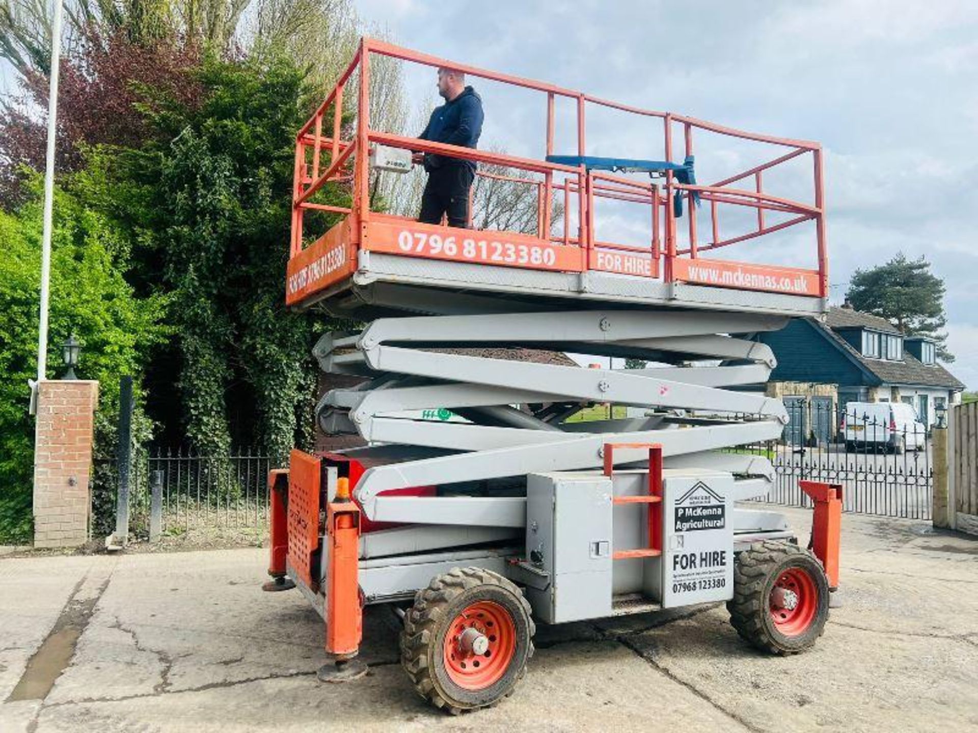 SKYJACK 4WD SCISSOR LIFT C/W KUBOTA ENGINE - Image 16 of 16