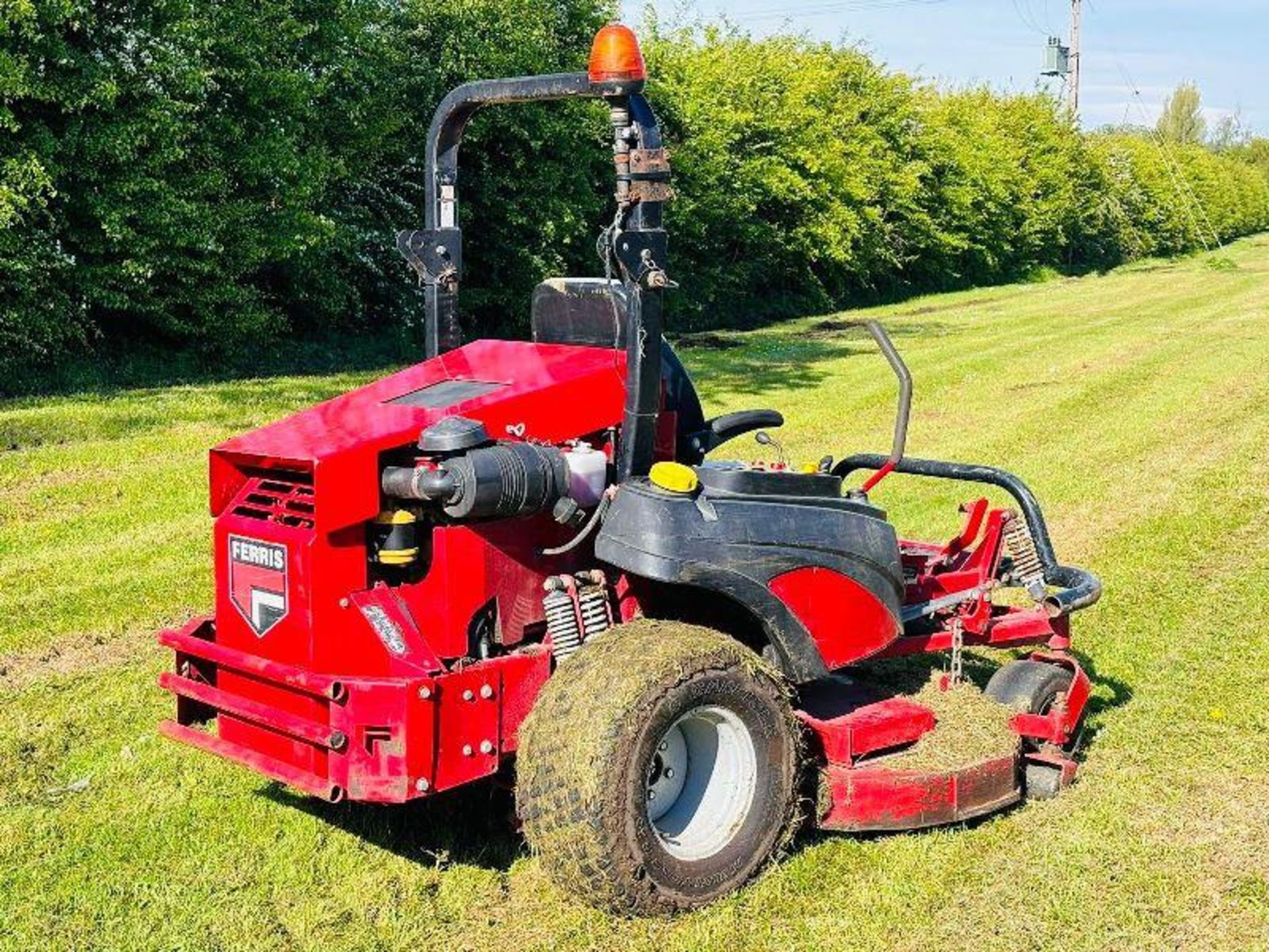 FERRIS DIESEL RIDE ZERO TURN MOWER C/W ROLE BAR  - Image 9 of 17