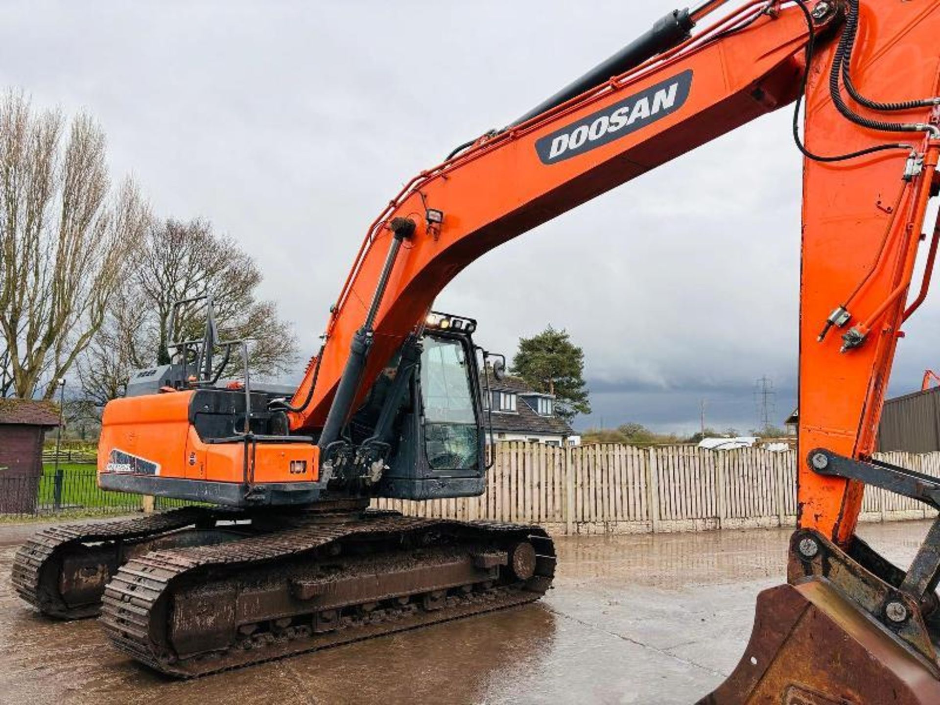 *RESERVE REDUCED* DOOSAN DX225LC-5 TRACKED EXCAVATOR *YEAR 2019* C/W BUCKET - Image 6 of 18