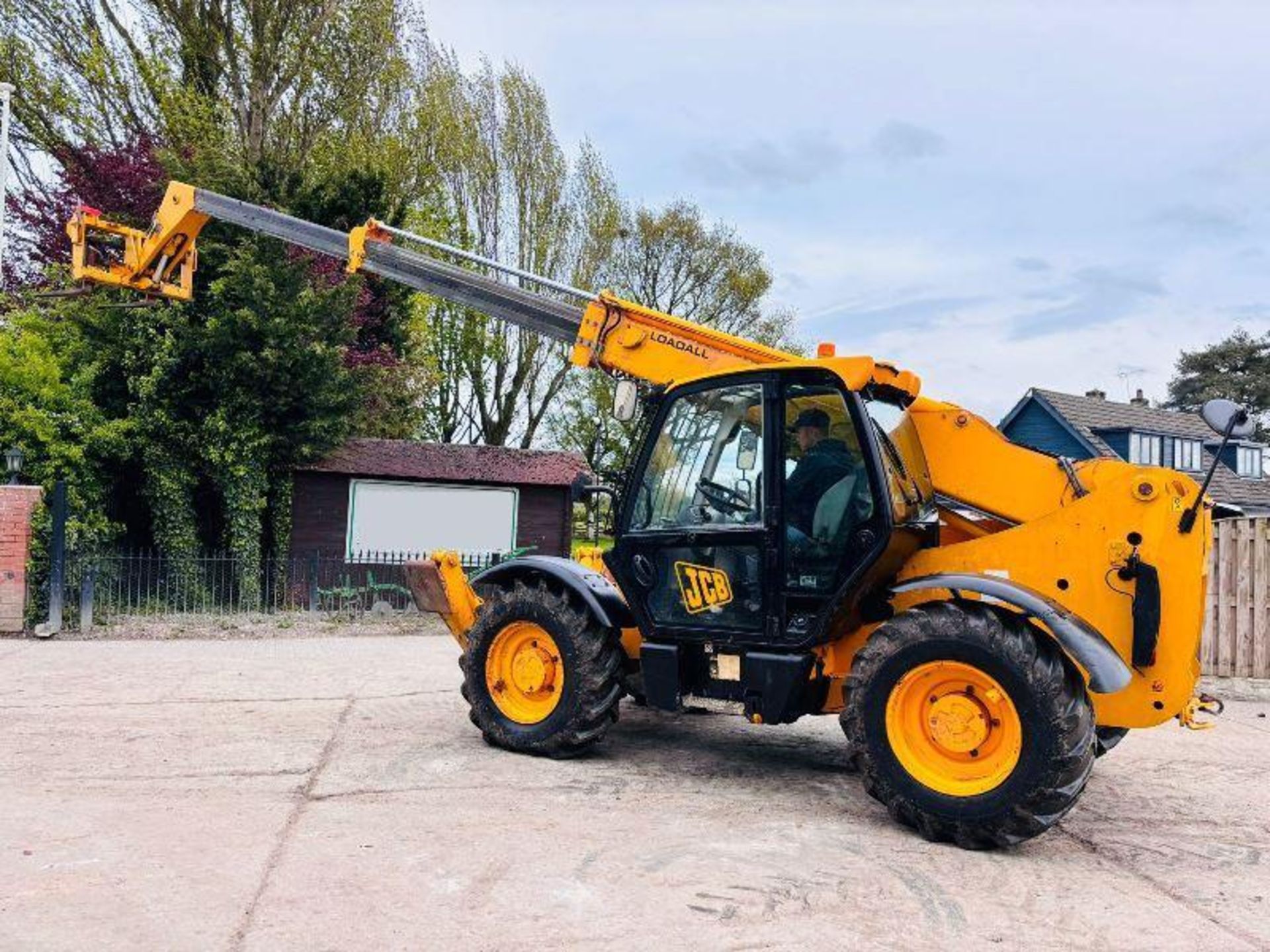 JCB 533-105 4WD TELEHANDLER *10.5 METER REACH* C/W PALLET TINES  - Image 17 of 17