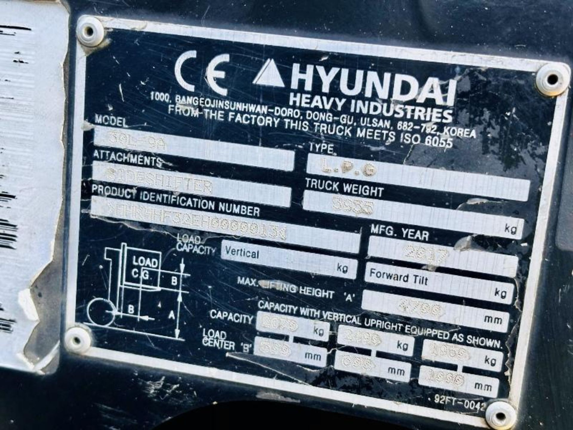 HYUNDAI 25L-9A CONTAINER SPEC FORKLIFT *YEAR 2017, 2956 HOURS* C/W SIDE SHIFT - Image 12 of 16
