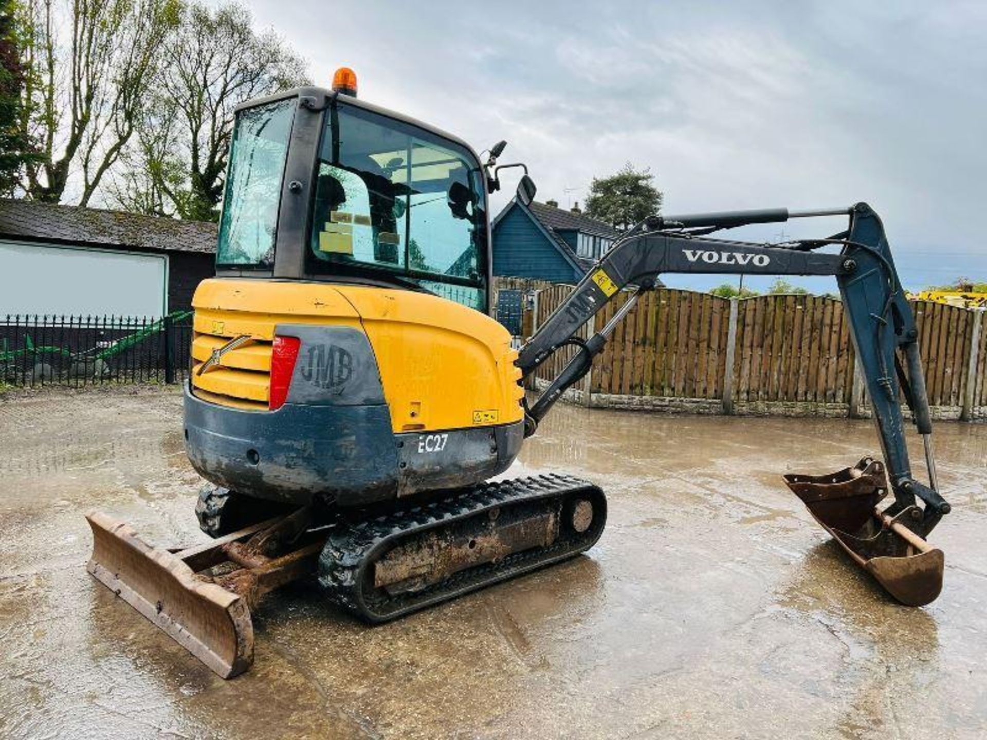 VOLVO EC27 TRACKED EXCAVATOR *YEAR 2011, 2670 HOURS* C/W QUICK HITCH - Image 5 of 15