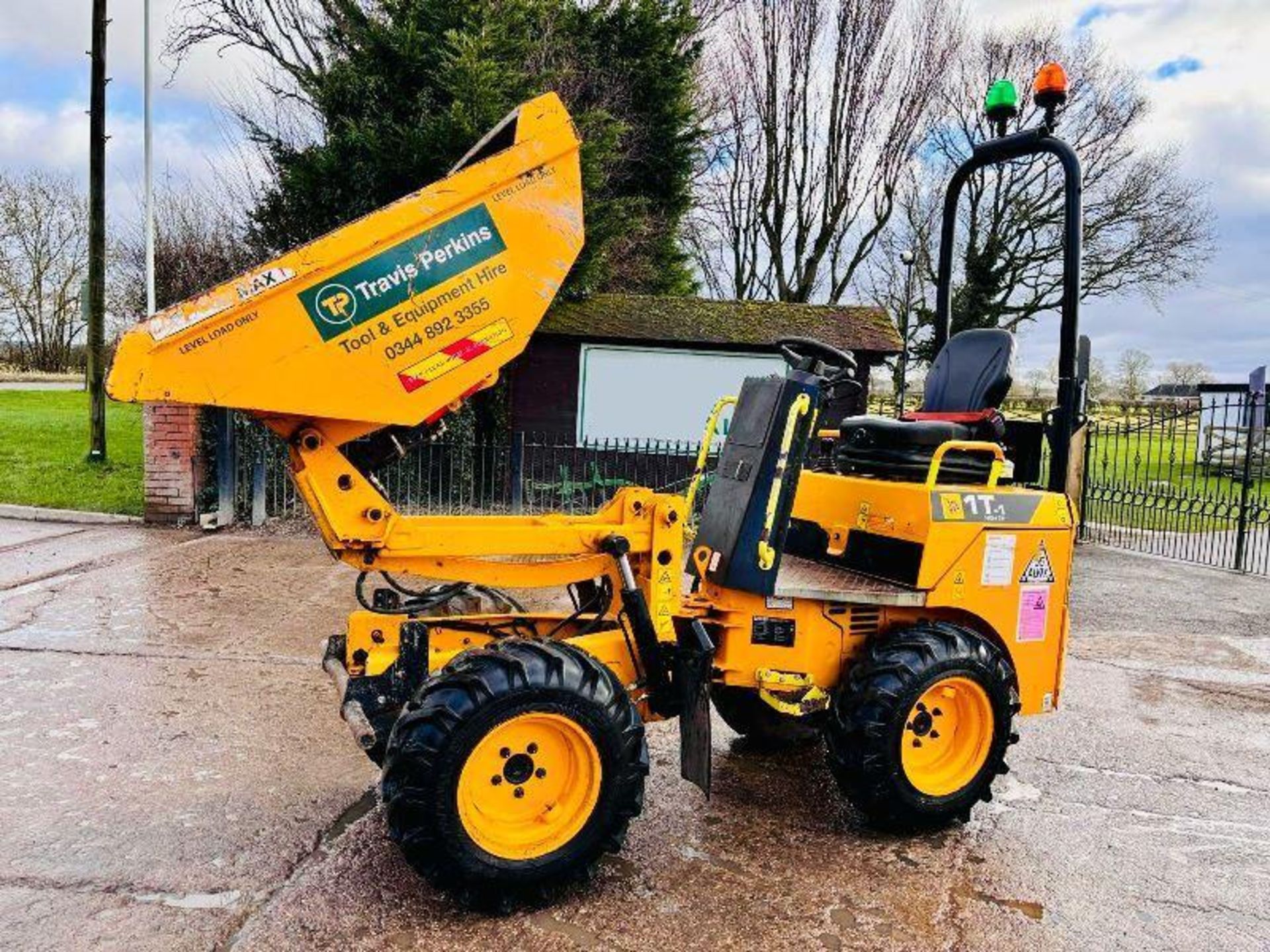 JCB 1T-T HIGH TIP 4WD DUMPER * YEAR 2018, ONLY 762 HOURS* - Image 10 of 17